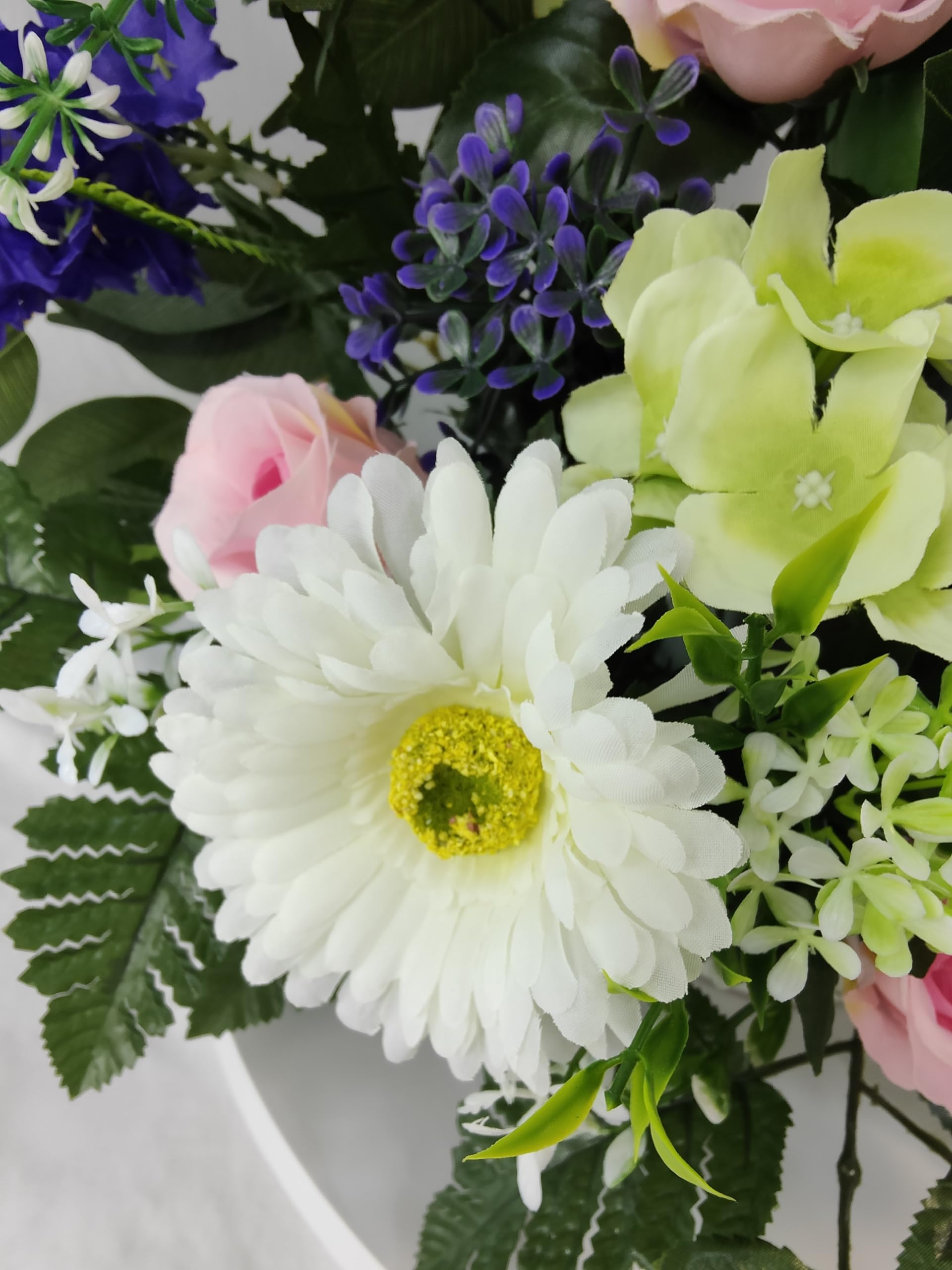 DRW Centre de Fleurs artificielles pour cimetière, Mariage, église avec lys, gerberas, Roses et Lilas 70 x 50 x 28 cm
