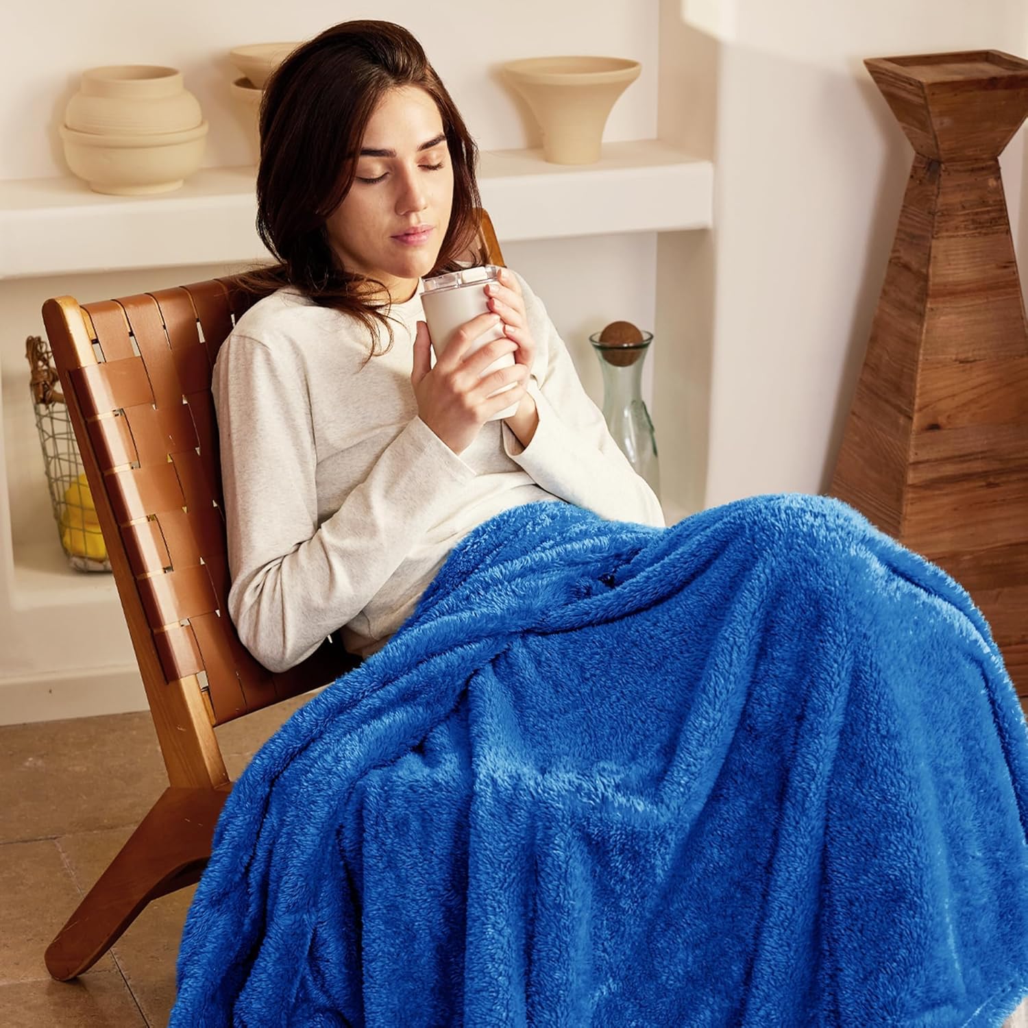 Exclusivo Mezcla Plush Fuzzy Fleece Throw Blanket Extra Large, Super Soft, Fluffy and Warm Blankets for Couch, Bed, All Season (Cobalt Blue, 50x70 inches) - Image 2