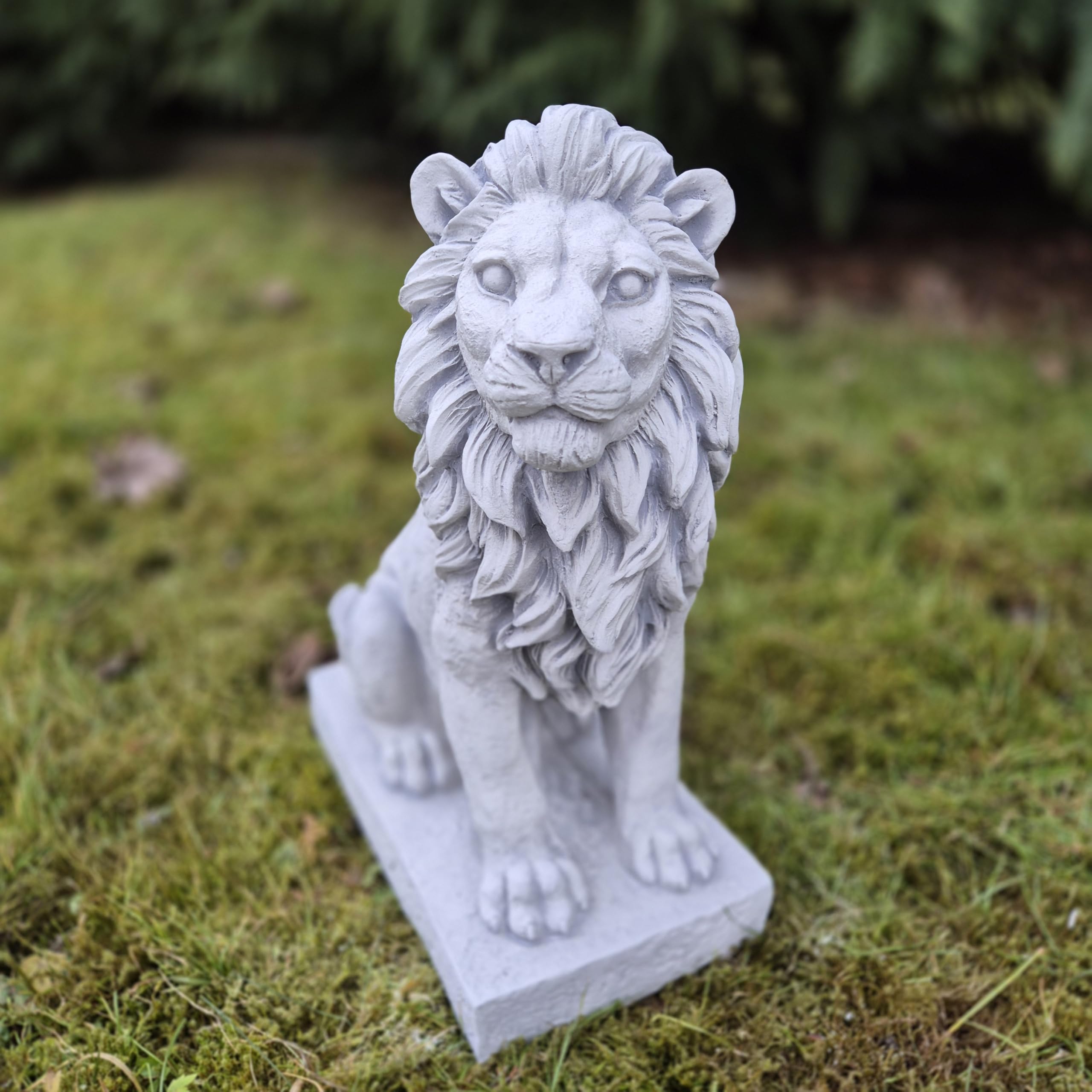 FABRIQ Leone Figura Destra in Pietra - 36 cm Altezza, 14 cm Larghezza, 20 cm Lunghezza - Resistente al Gelo in Gres per Esterni Grigio