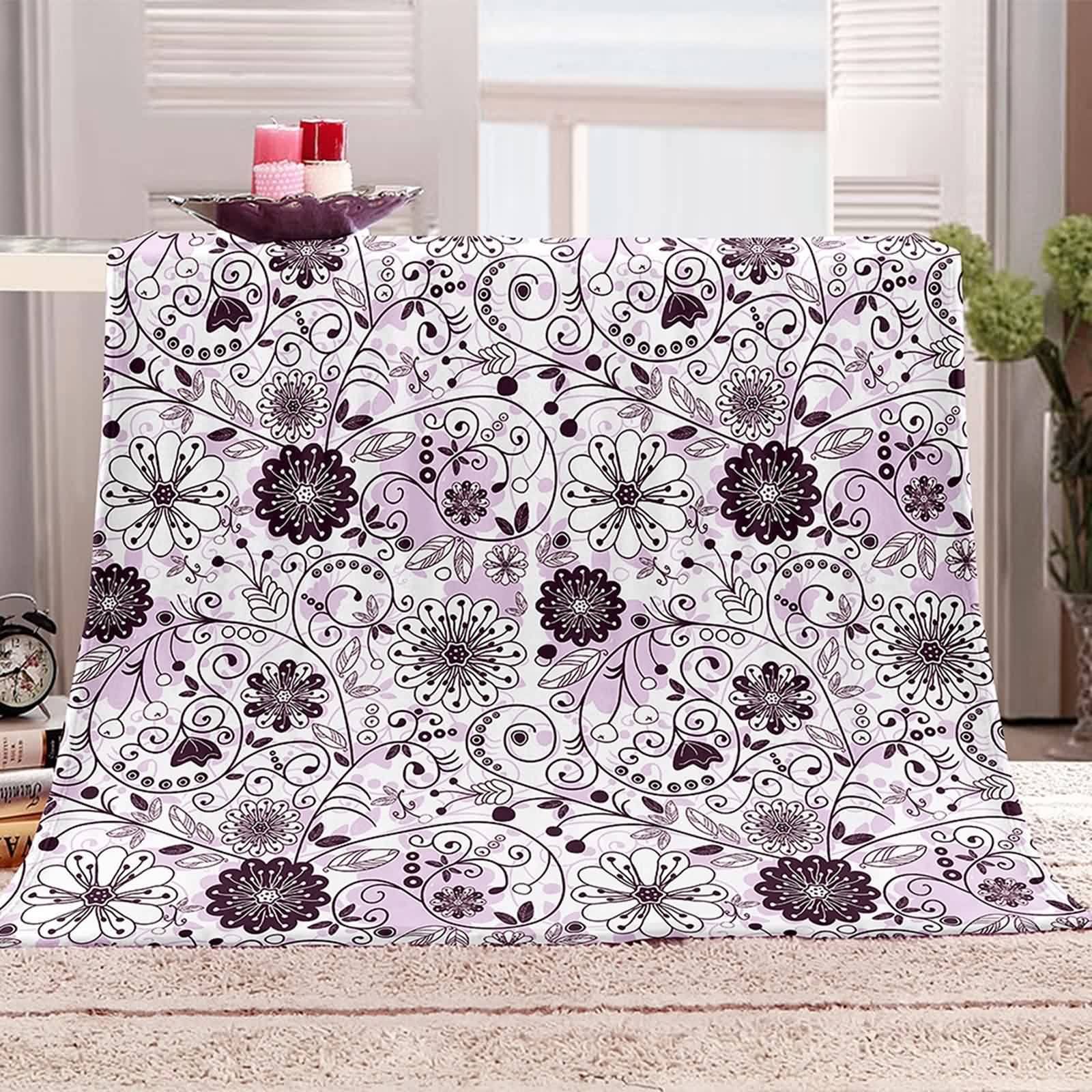 Biały puszysty koc, koc na sofę obciążniki flanelowy fioletowy kwiat winorośl wzór 180 x 220 cm do łóżka biura samochodu miękkie ciepłe prezenty