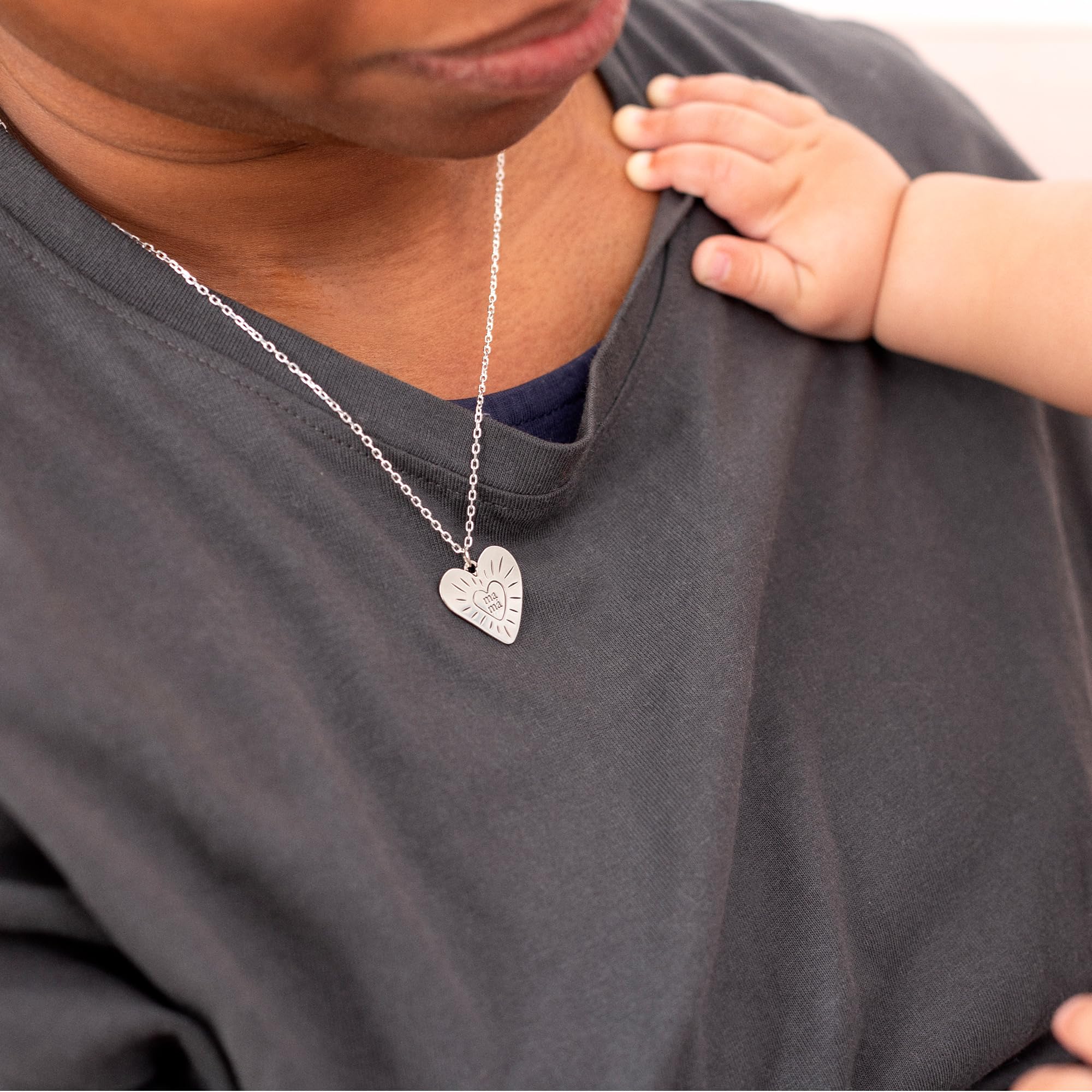 UO Collar de plata para mujer, Collar Mamá, regalo día de la madre, regalo para mamás, regalo para madres, Plata de Ley 925mm, Tamaño medalla: 1,9 x 2 cm, cadenade 42cm con alargador ajustable
