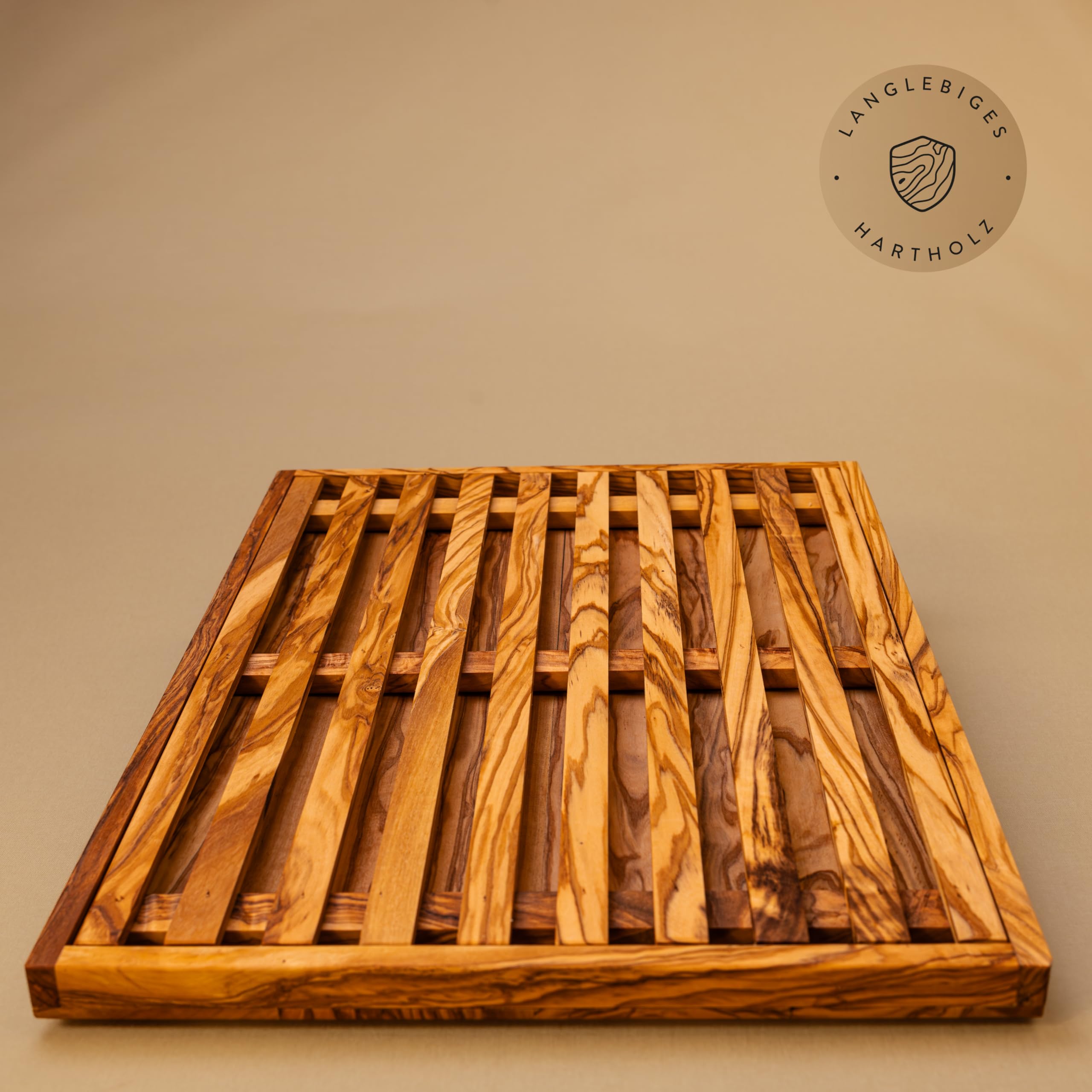 DAS OLIVENHOLZBRETT® Brotschneidebrett/Brotbrett mit Auffangbehälter/Krümmelrost 35cm x25cm | mit Auffangbehälter, für eine krümelfreie Küche, leicht zu reinigen, aus hochwertigem Olivenholz!