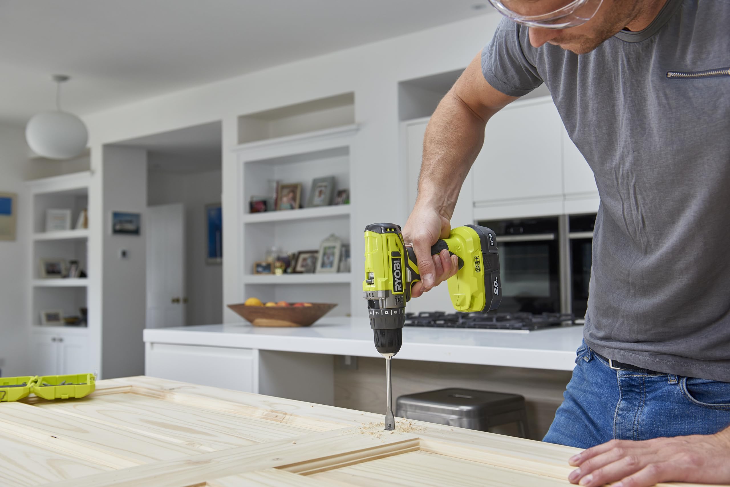 Ryobi R18PD2-242S Trapano Avvitatore a Percussione a Batteria 18V ONE+, Include una Batteria 2.0Ah e una 4.0Ah, 2 Velocità, 24 Regolazioni di Frizione, Luce LED
