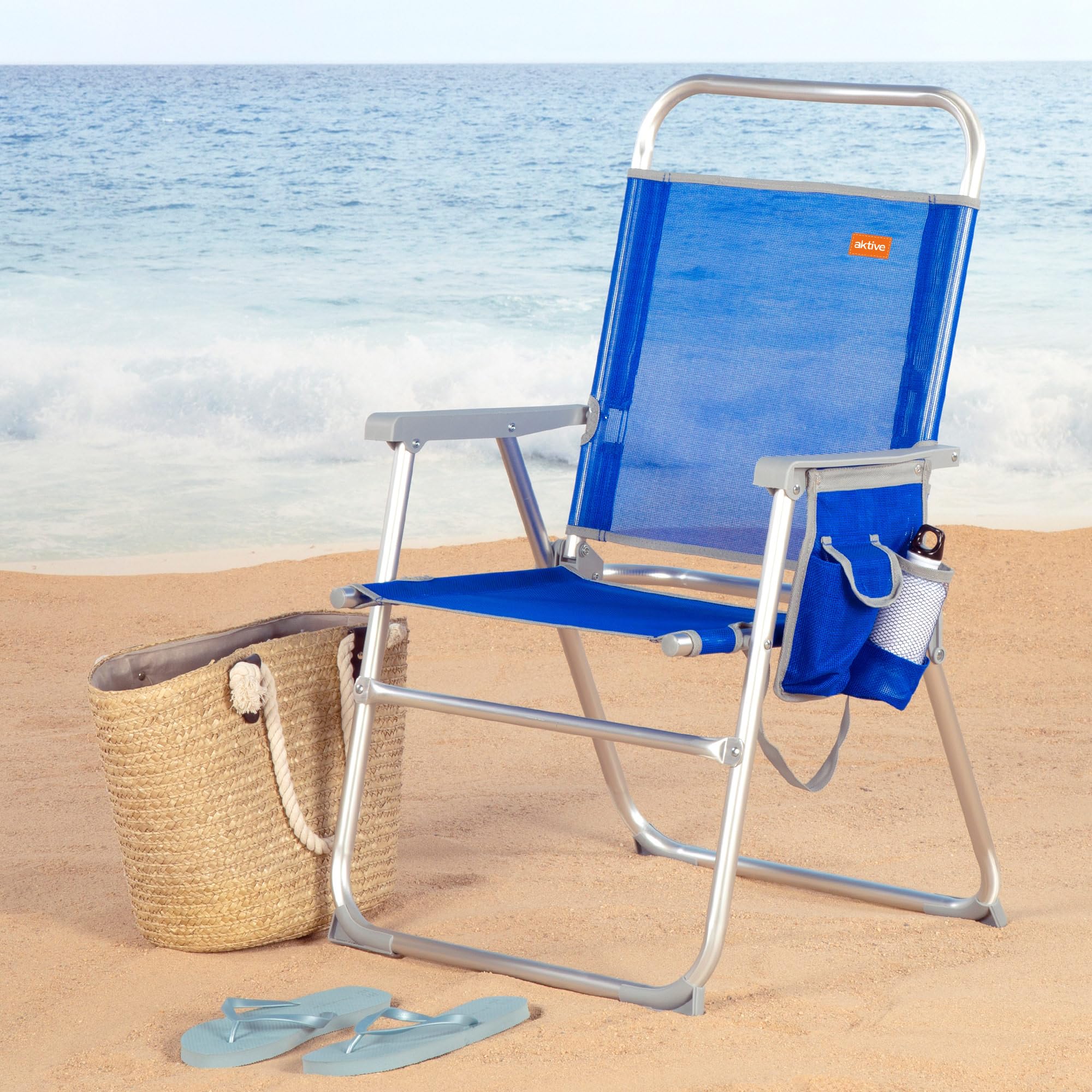Aktive 62604 - Sedia pieghevole alta 48x50x88 cm, Sedia da spiaggia, Sedia con schienale fisso, altezza 38 cm, piedini antiribaltamento, maniglia per il trasporto, tasca laterale, colore blu