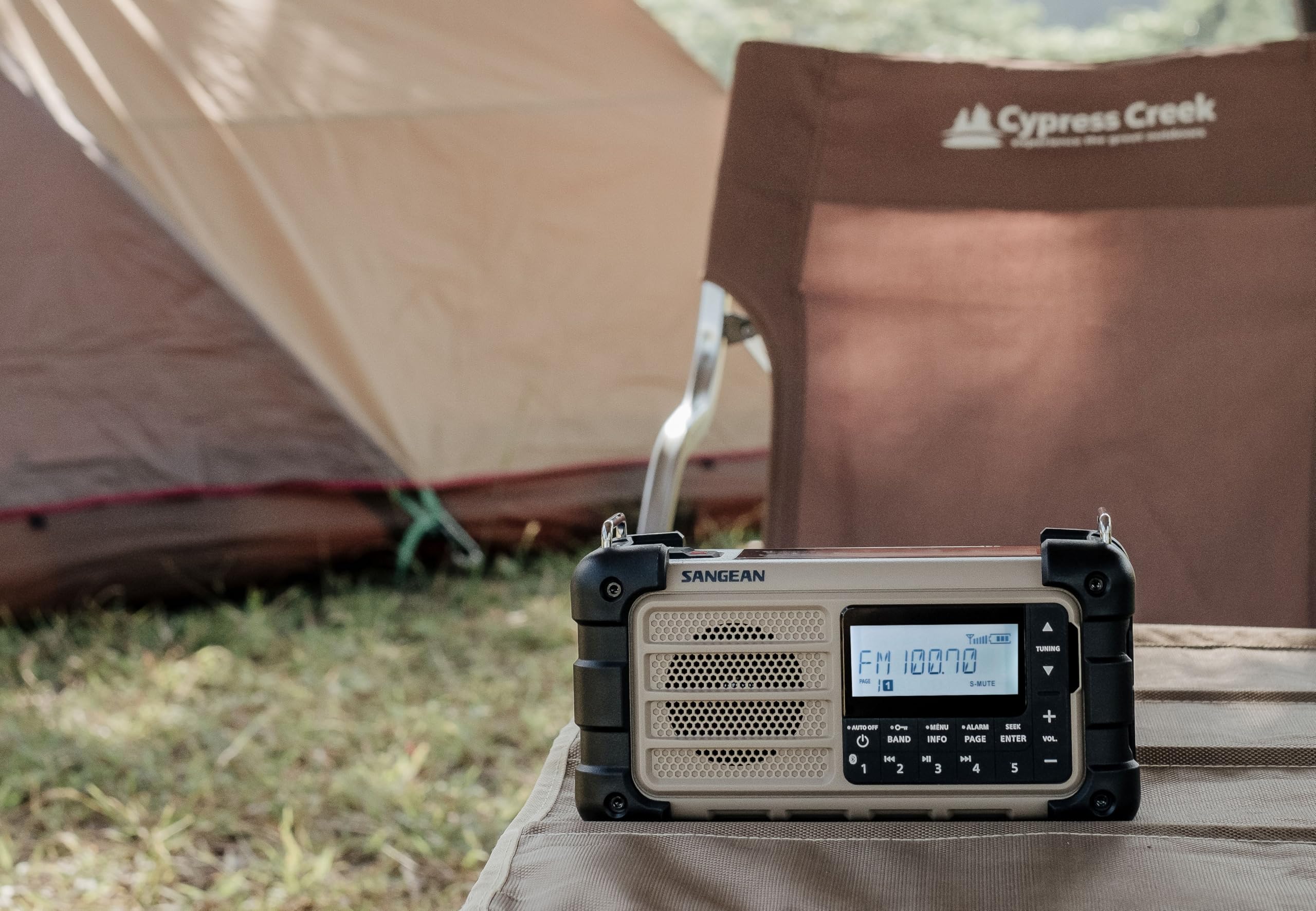 Sangean MMR-99 Radio d'extérieur FM Radio d'urgence, Bluetooth Panneau Solaire, protégé Contre Les Projections d'eau, é