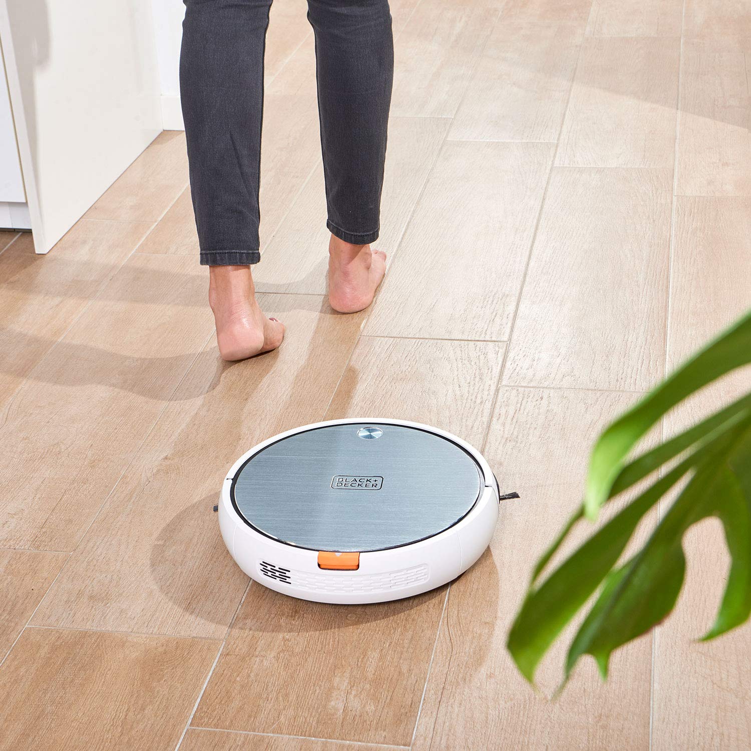Black+Decker ES9480020B - Robot Aspirador 4 en 1, Aspira, Barre, Pasa la mopa y friega, 4 Modos de Limpieza, Navegación Inteligente, Programable, Sistema de filtrado Doble, Mando a Distancia, Blanco