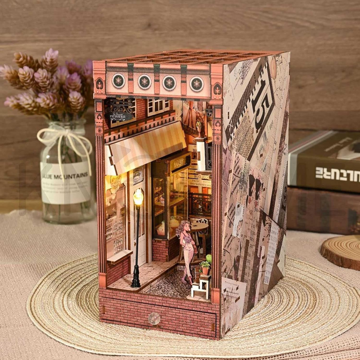 Model edukacyjny Zestaw do samodzielnego czytania książek, model 3D domek dla lalek Booknook, zestaw kreatywny podpórek do książek ze światłem LED, miniaturowe rękodzieło DIY prezenty hobby, drewniane