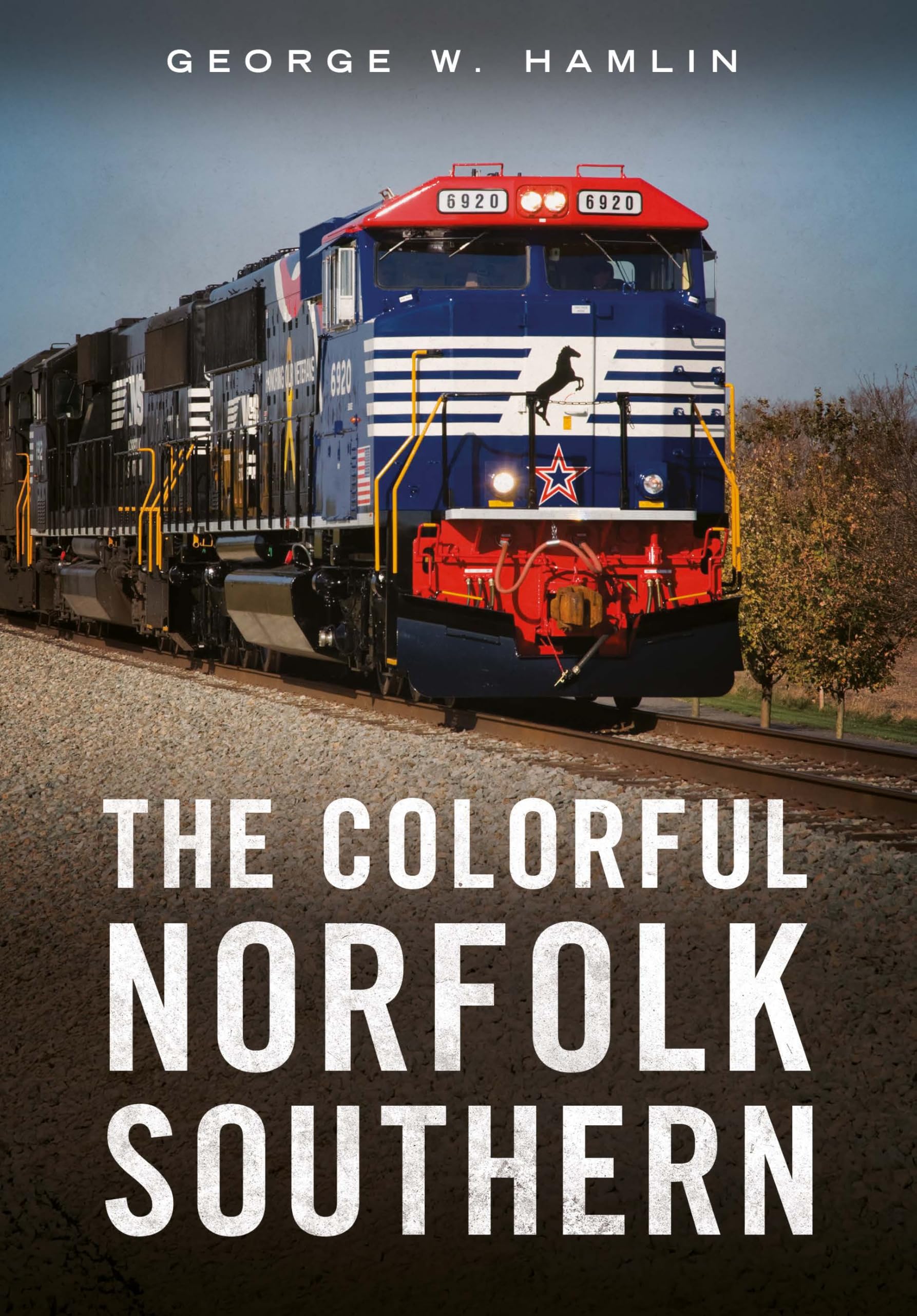 The Colorful Norfolk Southern : train miniature décoratif pour passionnés de modélisme