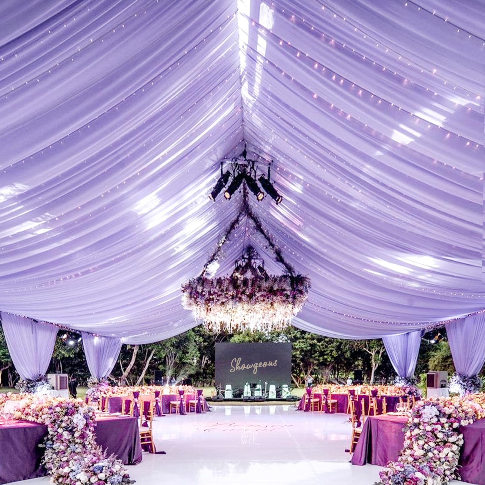 Rideaux de plafond occultant les imperfections pour habiller une salle de mariage