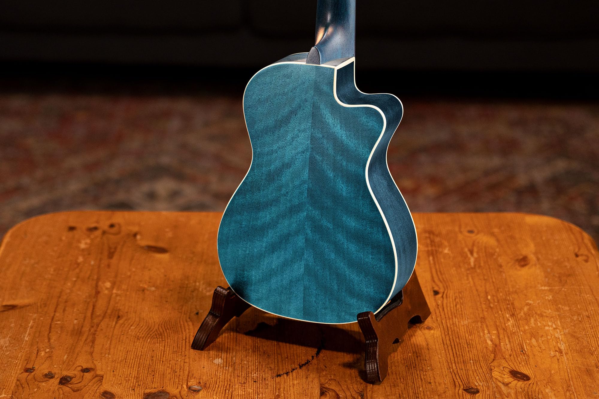 Ortega Guitars Ukulele Koncertowe Leworęczne – Elektro-akustyczne – Seria Earth – z Wycięciem – Okoume, Kolor Morski (RUOCEAN-CE-L)