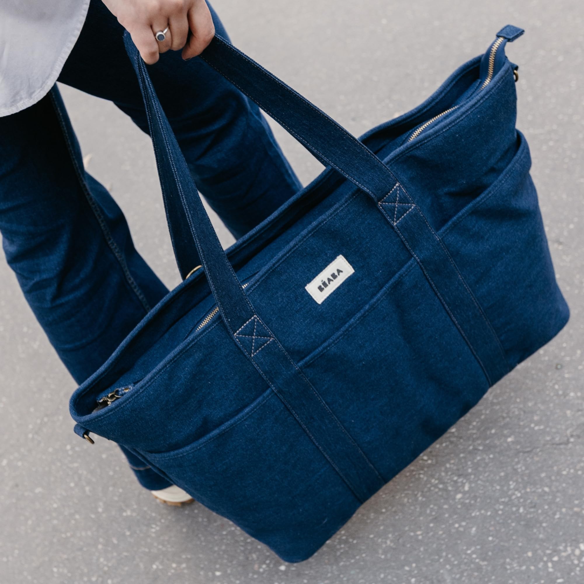 Béaba, Borsa Fasciatoio Madrid XXL - 44L, Tote Bag Grande Capacità, Borsa Fasciatoio Mamma Papà con 11 Tasche, Tasca Termica, Ganci Passeggino Integrati, Fasciatoio Imbottito, Denim