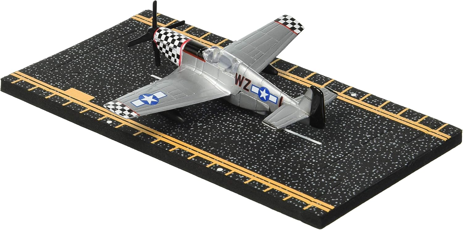 Hot Wings Planes P-51 Mustang with Connectible Runway,Silver