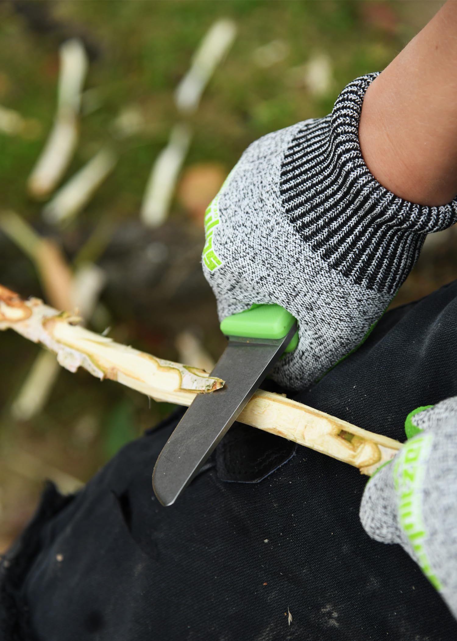 SCHNITZEL UNU, Kindermesser Schnitzmesser und Outdoormesser für Kinder, scharf mit Kydex Scheide und Gürtelhalterung, Grün