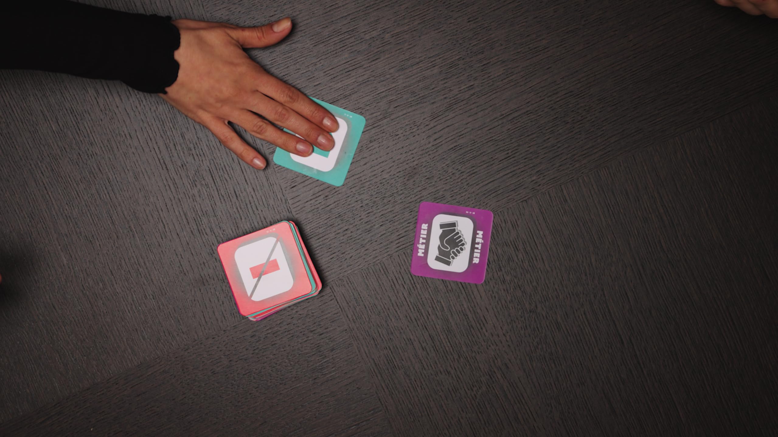 Lansay BAC FLIP - Jeu De Société D'ambiance - À Partir De 8 Ans - 2 à 6 Joueurs - Jeu De Mots Et De Rapidité - En Français