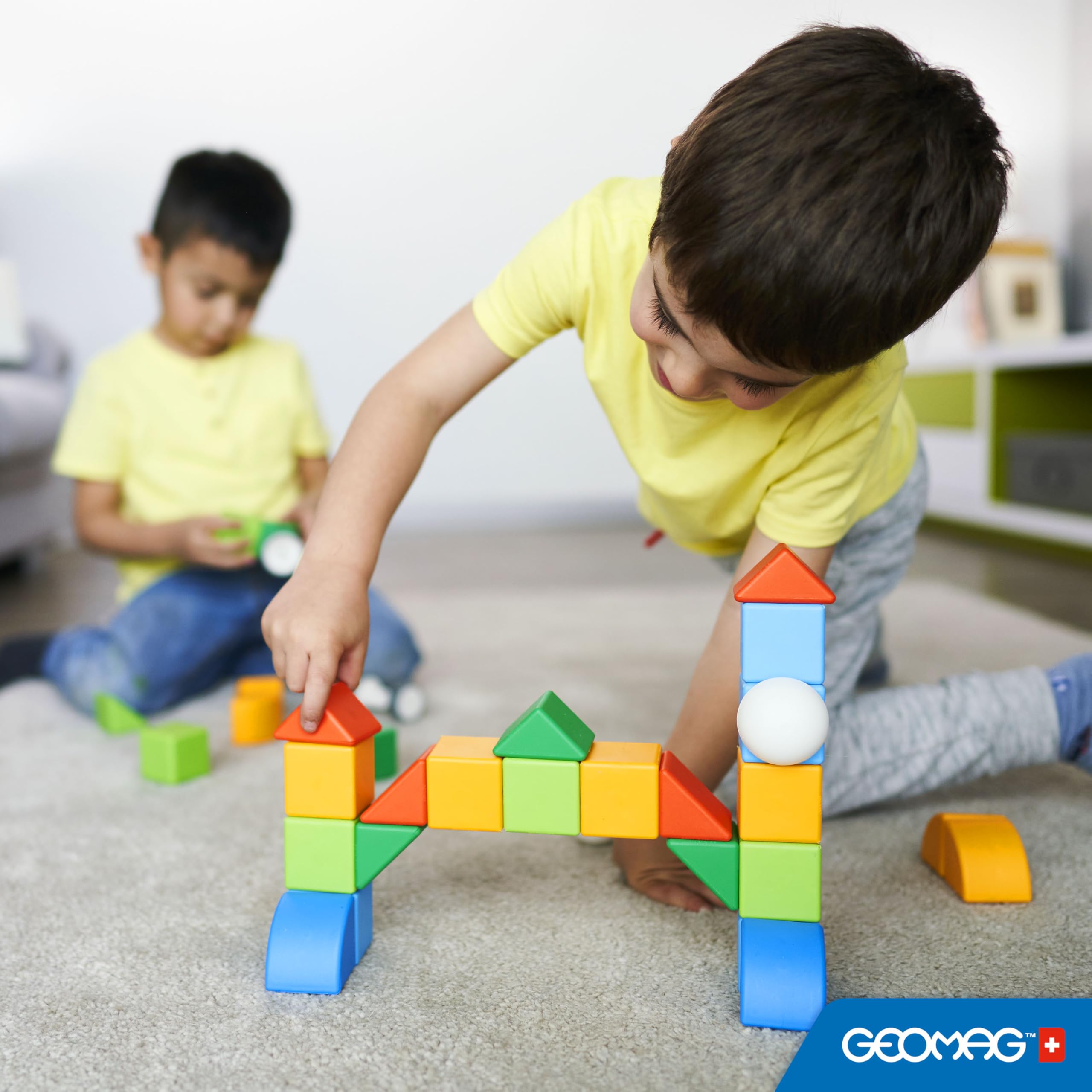 Geomag - Magicube 1+ Shapes - Magiczne Kostki Magnetyczne dla Dzieci, 4 Kolory i Kształty, 32 Bloki, Gra Edukacyjna, 100% Plastiku z Recyklingu