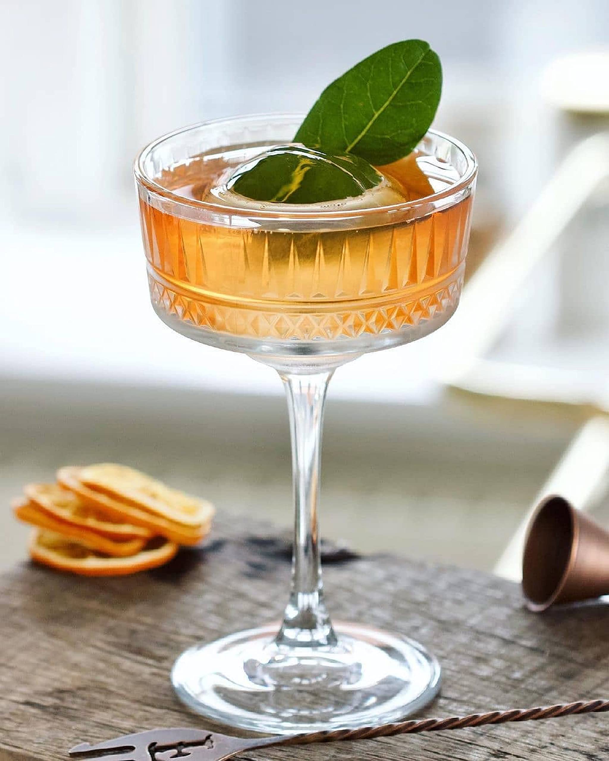 Decoret Elysia Series Glass Champagne&Cocktail 9.0 Oz., Set of 4 Etched Glasses - Stemmed, Dishwasher-Safe, Clear Glass Water Goblets, Chip-Resistant (DE440436-CHAMPAGNE)