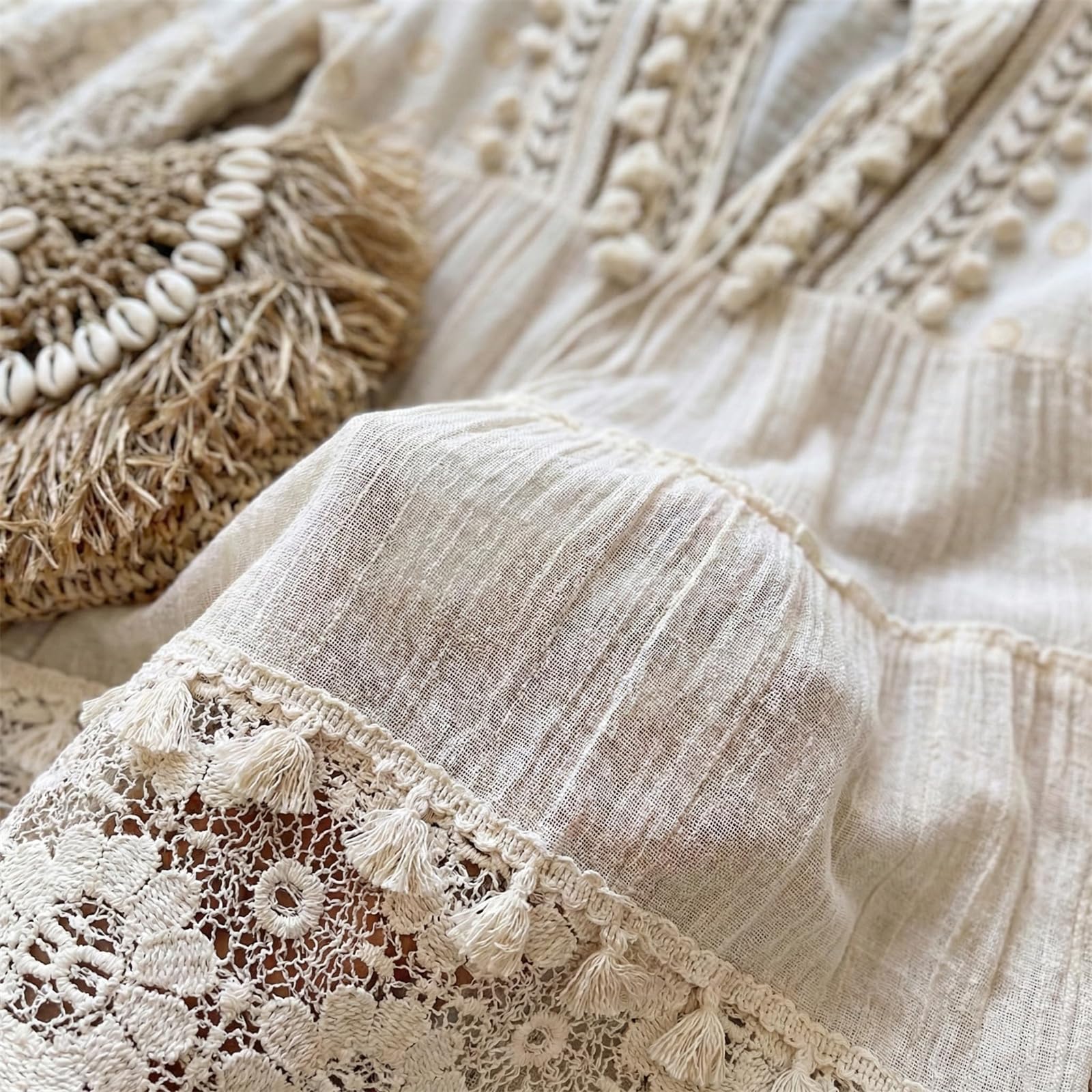 Abito Boho da Donna con Spalle Scoperte e Dettagli Traforati, Maniche a 3/4 con Nappine e vestibilità Ampia, Stile Bohémien, Perfetto per la Spiaggia e Le Vacanze