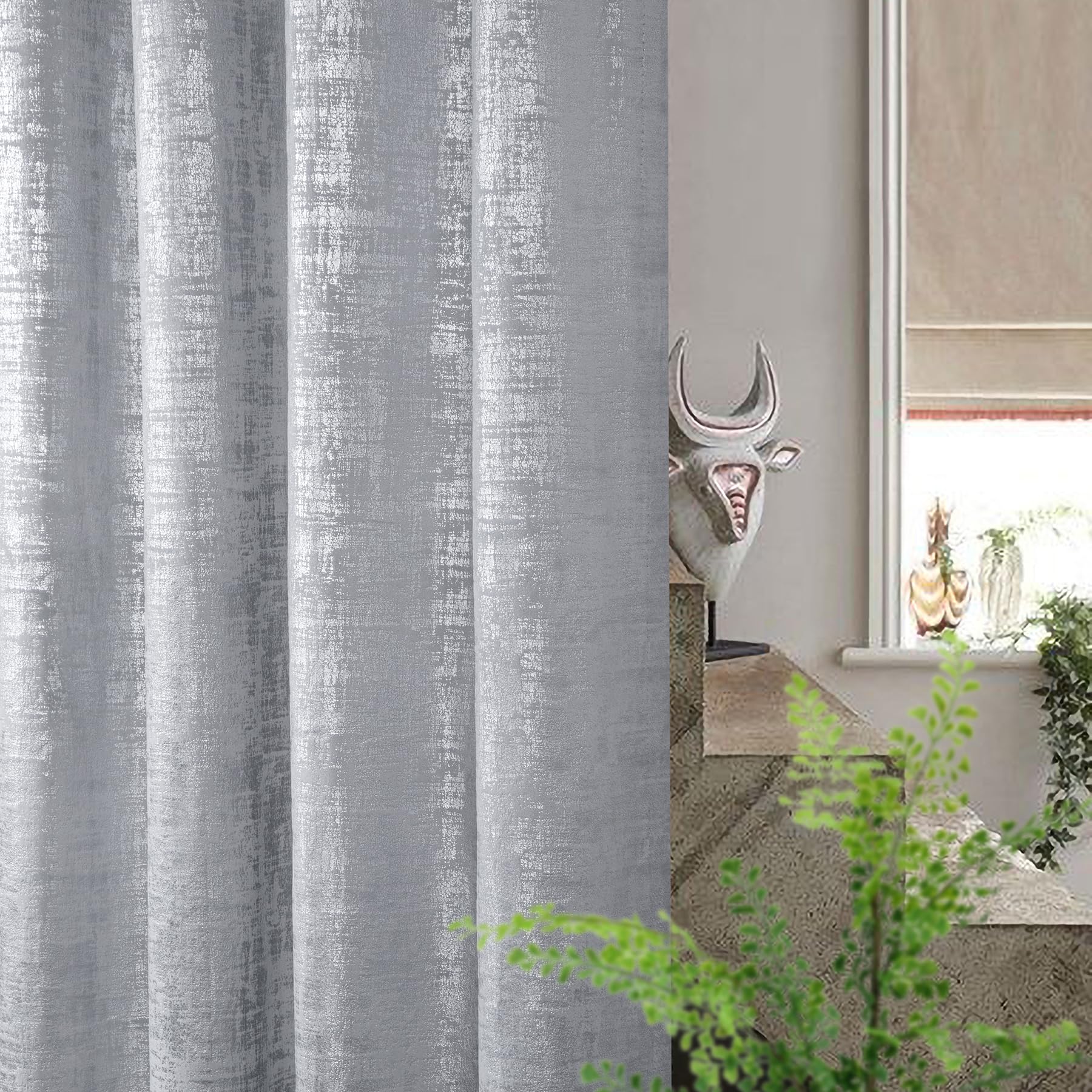 always4u Vorhänge Blickdicht 100% Verdunklungsvorhänge, Thermovorhang Hitzeschutz mit Ösen, Elegant Samtvorhänge mit Silberdruck für Schlafzimmer Wohnzimmer, Silber, 2er Set 140×245cm
