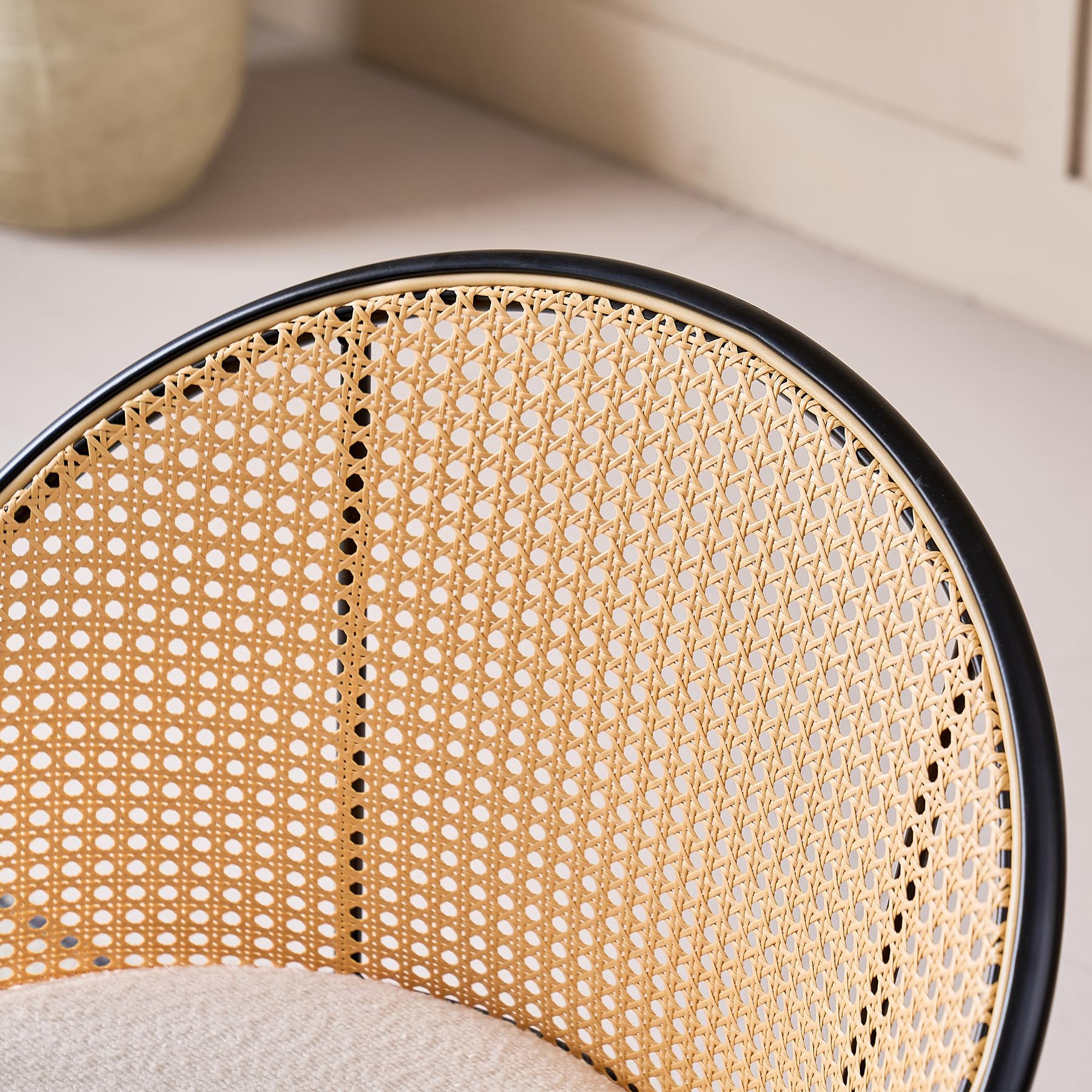 Set di 4 Sedie da Pranzo, Schienale in Rattan Intrecciato, Seduta in Peluche Granuloso, Struttura in Metallo Nero, Possono Essere Utilizzate come Sedie da Cucina, Sedie da Soggiorno - 3#