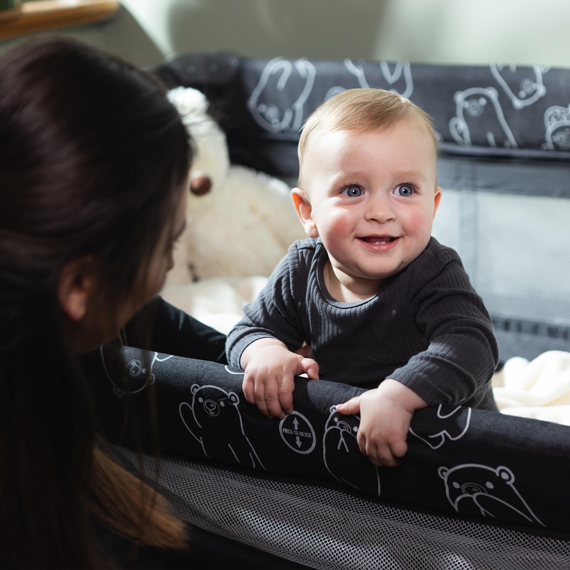 Livsmiljö Reisebett Babybett 3 in 1 Beistellbett Laufstall klappbar mit 2 Ebenen Seiteneinstieg Rollen mit Bremse Transporttasche kompakt faltbar für Zuhause und Reise Hellgrau