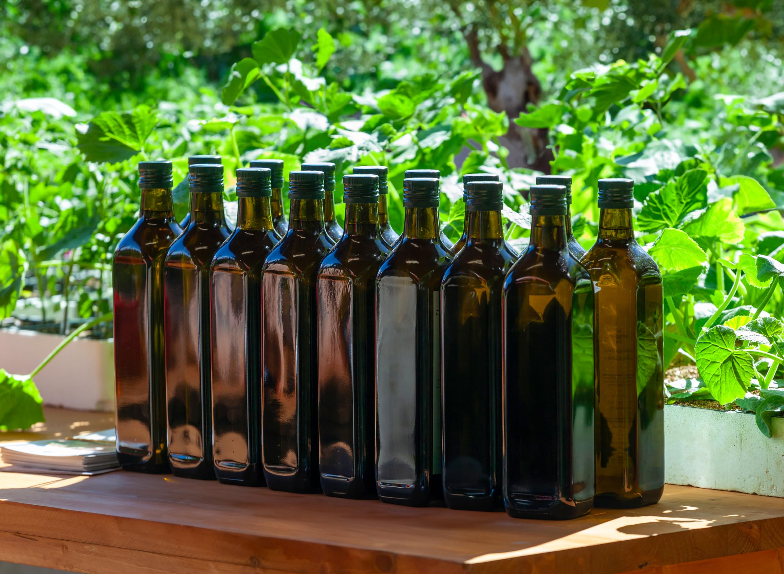 Set da 12 Bottiglie Olio Marasca Scura da 750 ml con Tappo Salvagoccia Ideale per di Olio, Liquori e Altri Liquidi Conservazione Sicura e Pratica