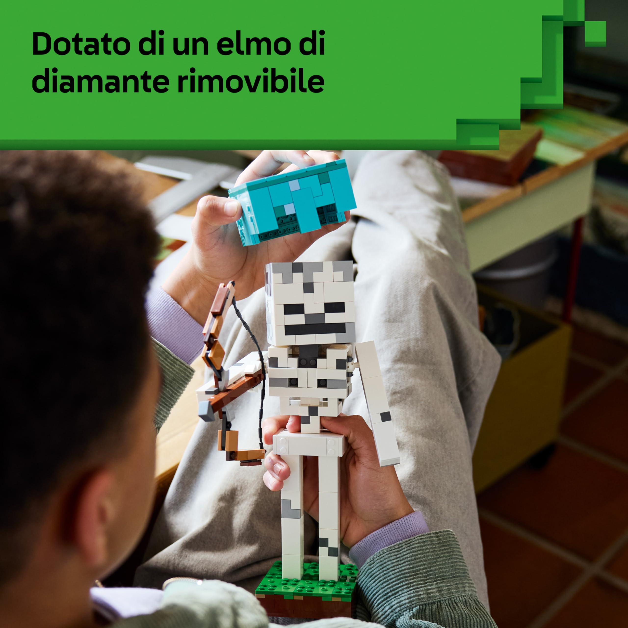 LEGO Minecraft Scheletro Giocattolo - Action Figure di Mob con Elmo di Diamante, Arco e Frecce e Base in Erba - Decorazione Cameretta - Regalo per Gamer, Bambini e Bambine da 10 Anni in su - 21594