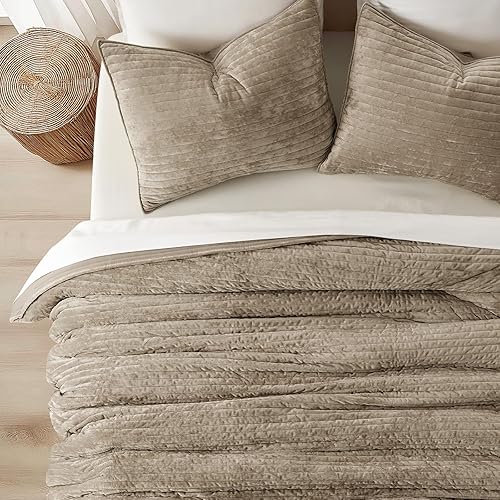 Miniatura 61 de EVERGRACE Velvet Quilt Set King Size, Luxurious Soft Striped Channel Bedding Set, Lightweight Velvet Comforter for All Season, Oversized Bedspread