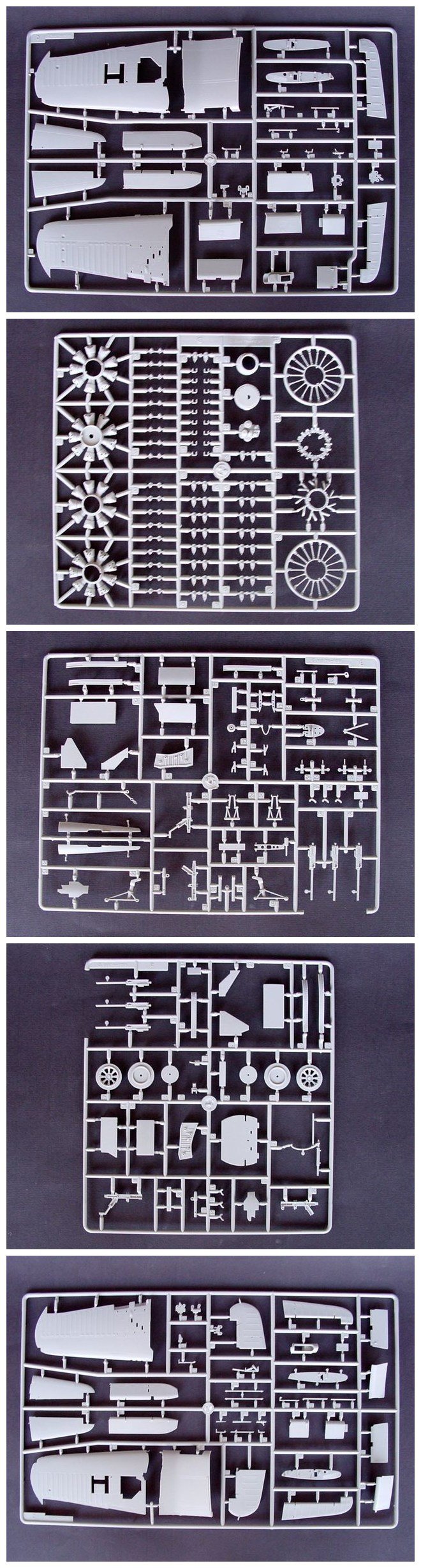 Amazon | トランペッター 1/32 米海軍 ヴォート F4U-4コルセア