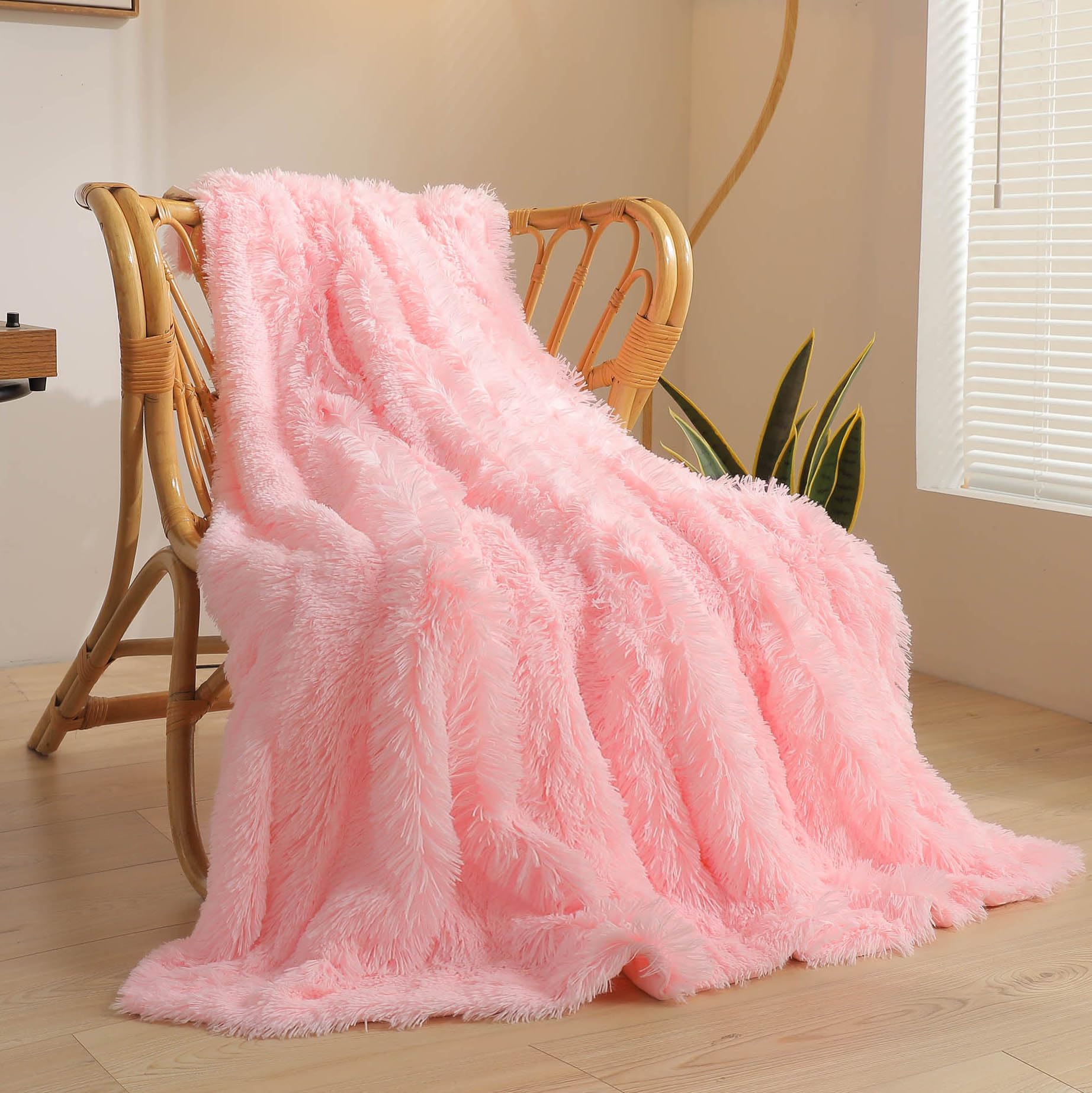 XeGe Fluffy Faux Fur Throw, Pink Luxurious 50x60 Shaggy Blanket, Warm Soft Fuzzy Couch Throw for Girls, Furry Lap Blanket for Sofa Bed Office