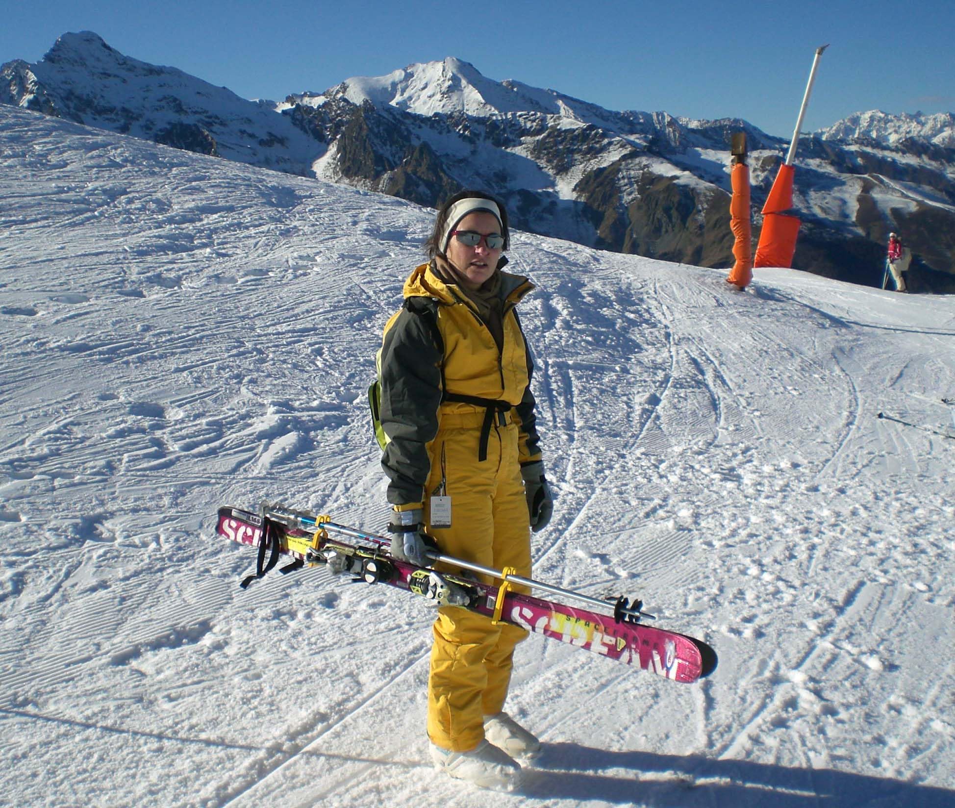 Système de porte skis et bâtons rapide et facile