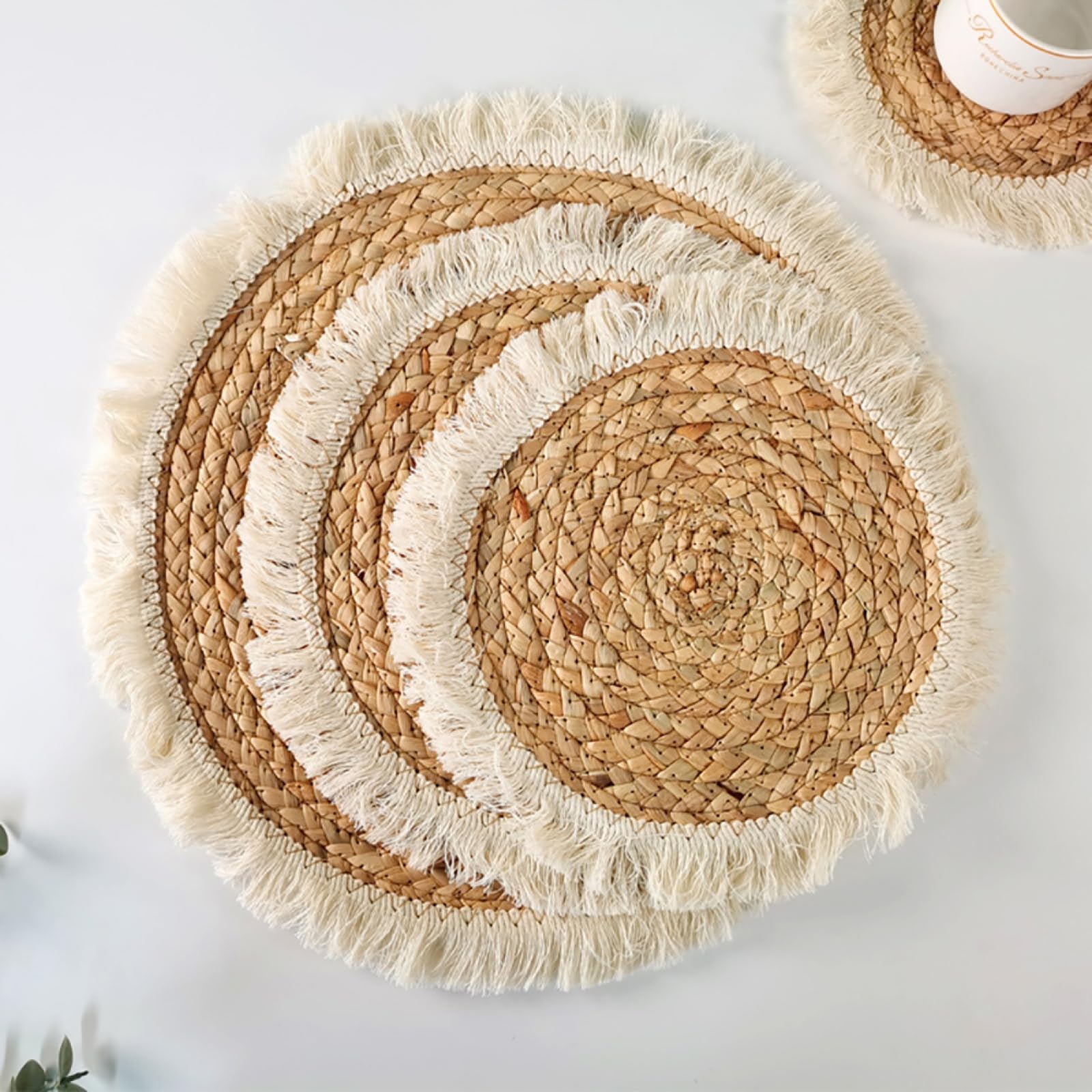 Décoration de Table, Sets de Table, Tapis de Cuisine/Salle à Manger Rond en Herbe Naturelle tressée avec Pompons, Style Ferme, idéal pour Le café ou Le thé.