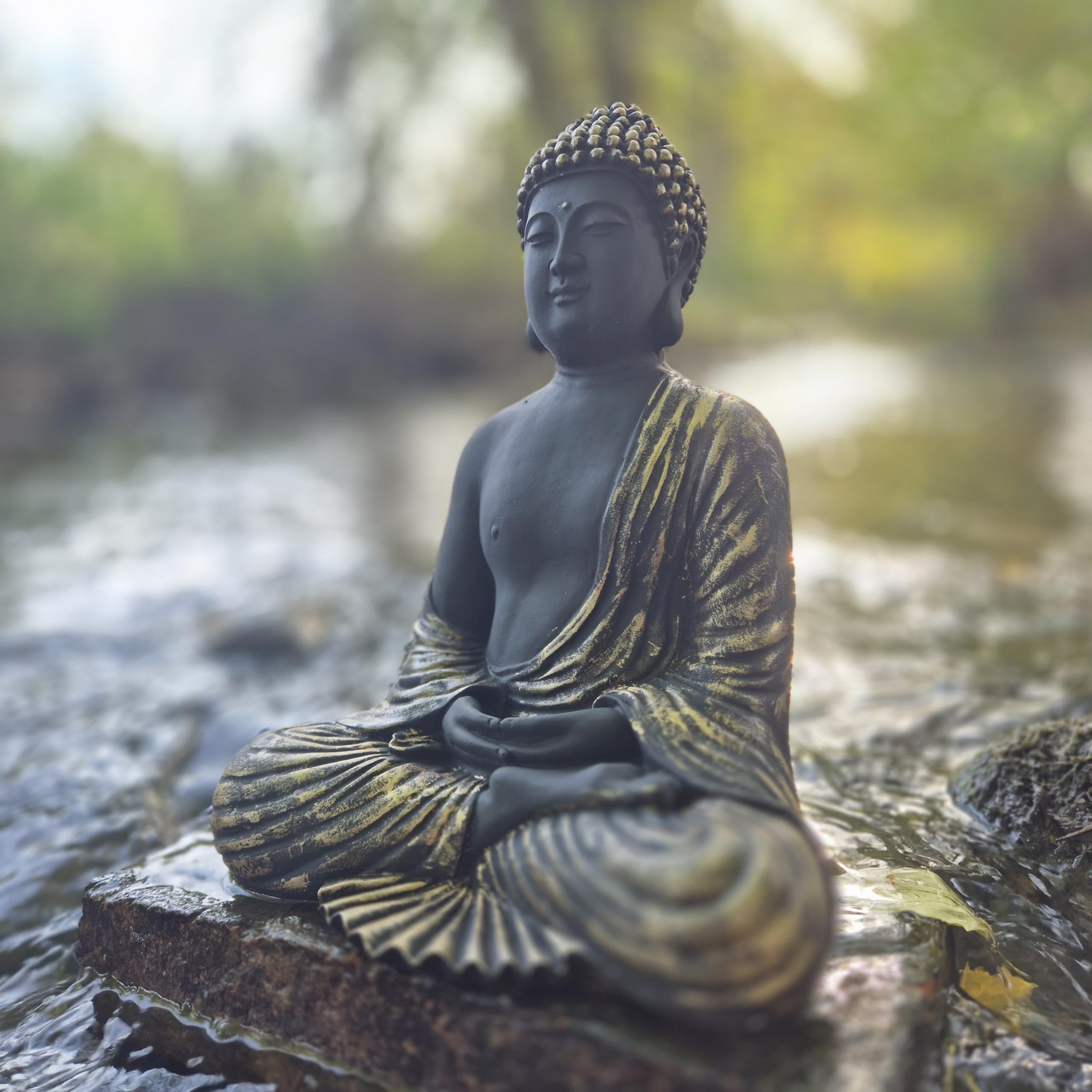 FABRIQ Statuette de Bouddha en pierre doré/noir - Feng Shui - Décoration jardin zen extérieur - 30 cm - Résistant intempéries