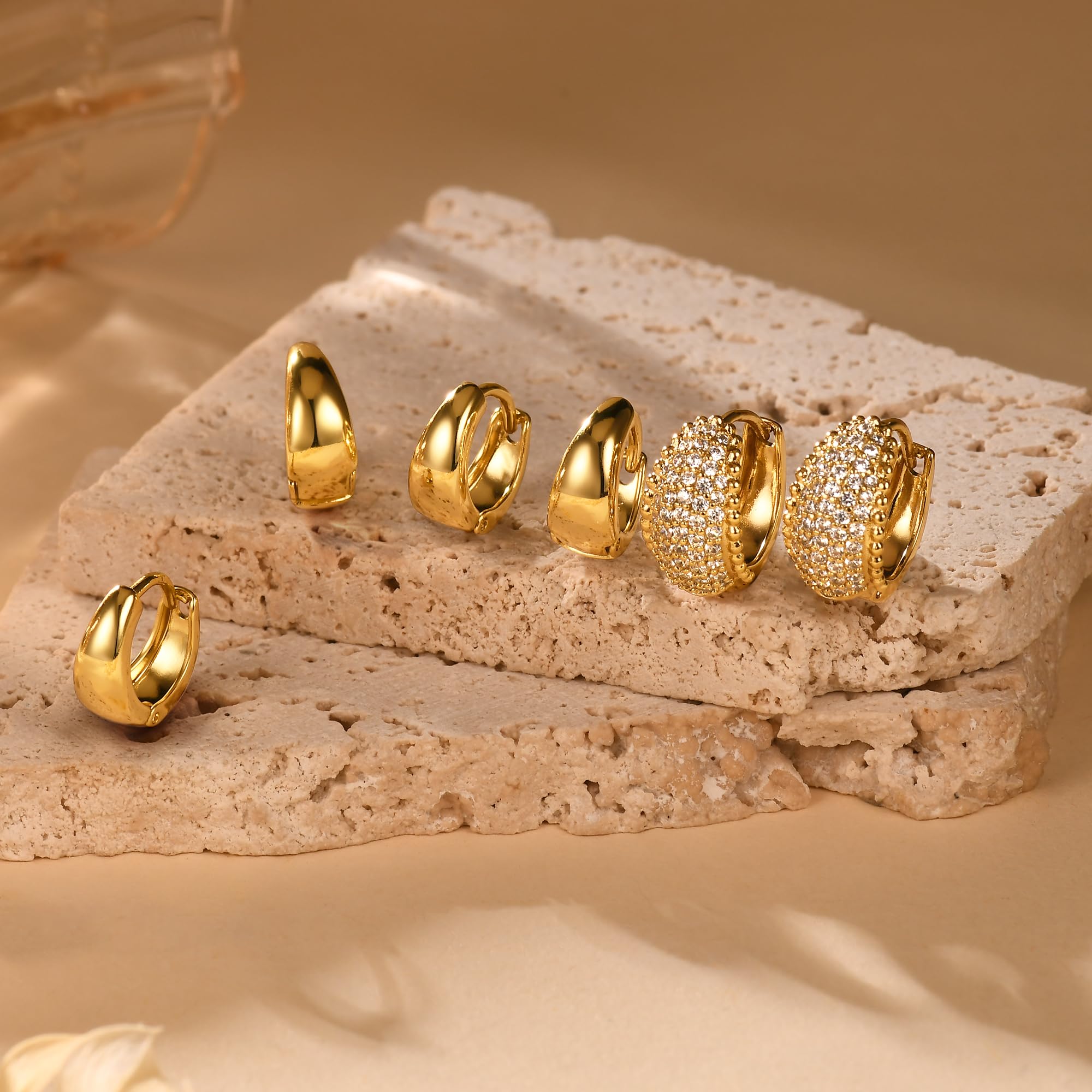 3-teiliges goldfarbenes Creolen-Ohrring-Set, stapelbar, kleine Huggie-Creolen und Ohrstecker, klobige Goldohrringe, hypoallergen, anlaufgeschützt, zierliches Schmuck-Geschenk-Set für Frauen
