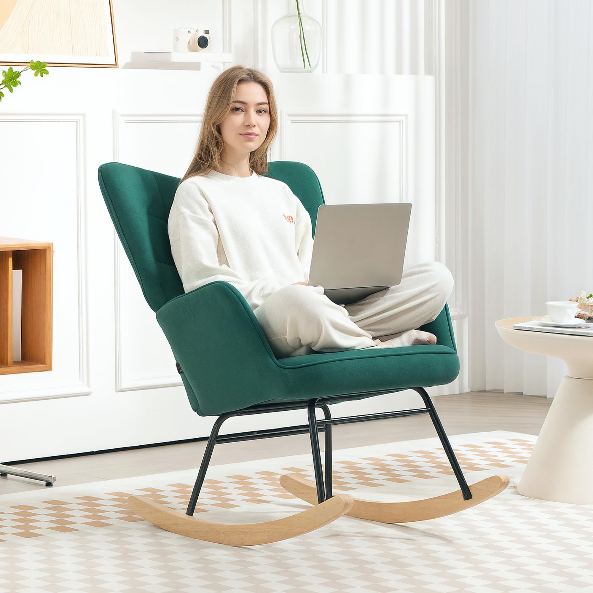 HOMCOM Sedia a dondolo, imbottitura in velluto, sedia per infermieri, struttura in acciaio, gambe in legno massiccio, verde scuro