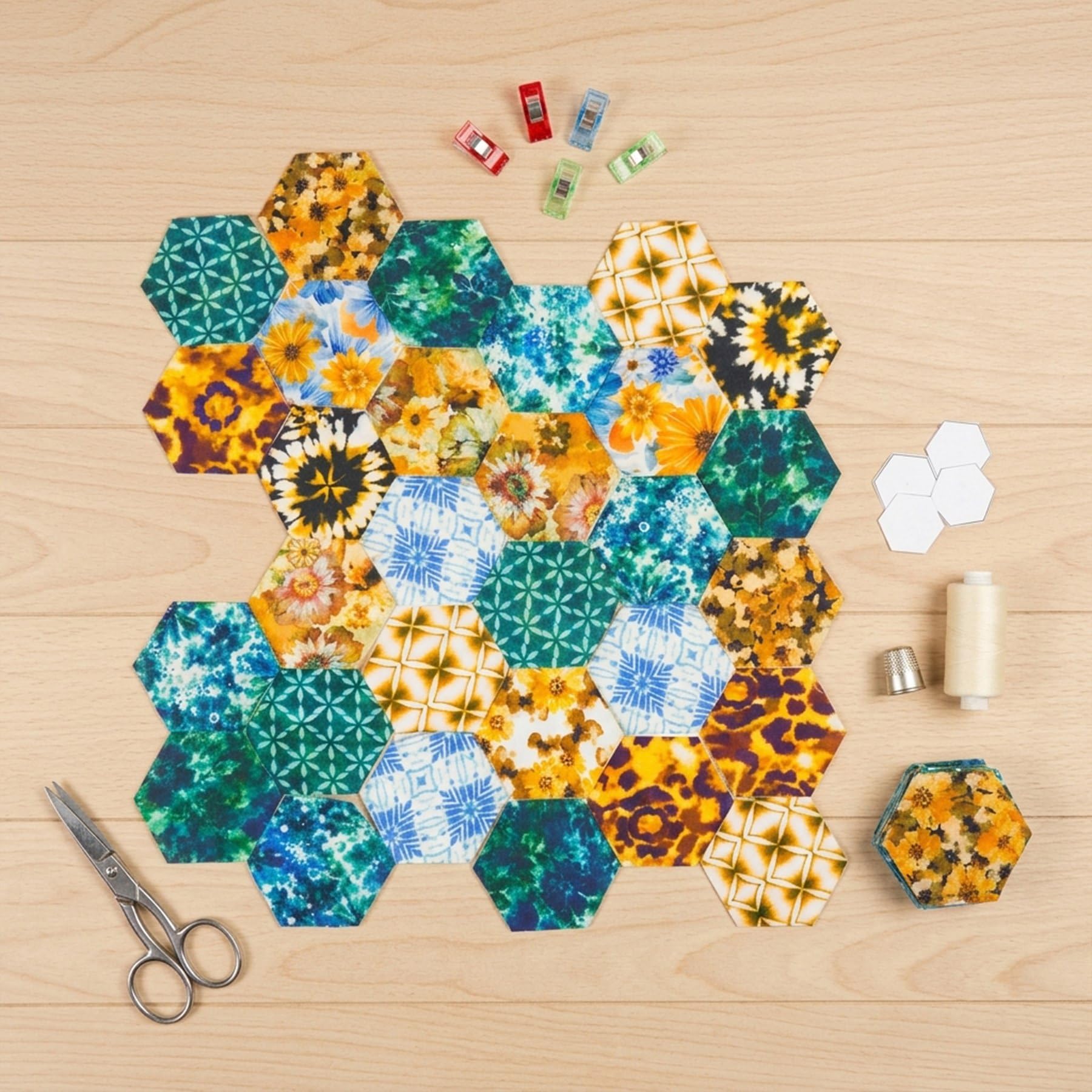 Soimoi Hexagon Precut Quilt Kit – 120 Cotton Fabric Hexagons + 120 EPP Papers – 1.75" Quilting Cotton Shapes for English Paper Piecing, Patchwork & Honeycomb Quilts