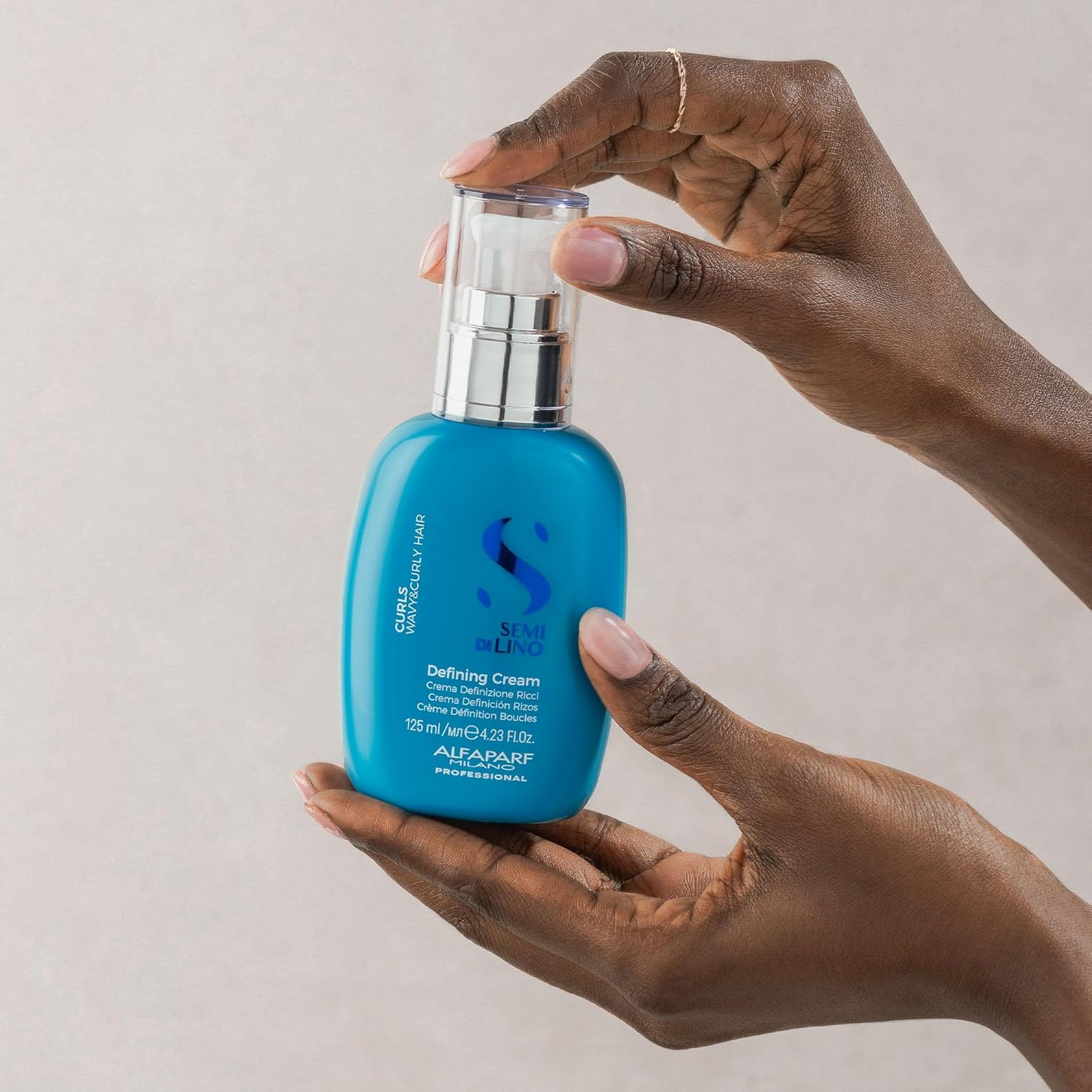 Alfaparf Milano Semi Di Lino Curl Defining Cream - Hair Styling Curl Activator - Replenishes Hair Hydration with Flaxseed Oil & Vitamin E - Lightweight, Vegan Hair Care (4.23 oz) - Image 5