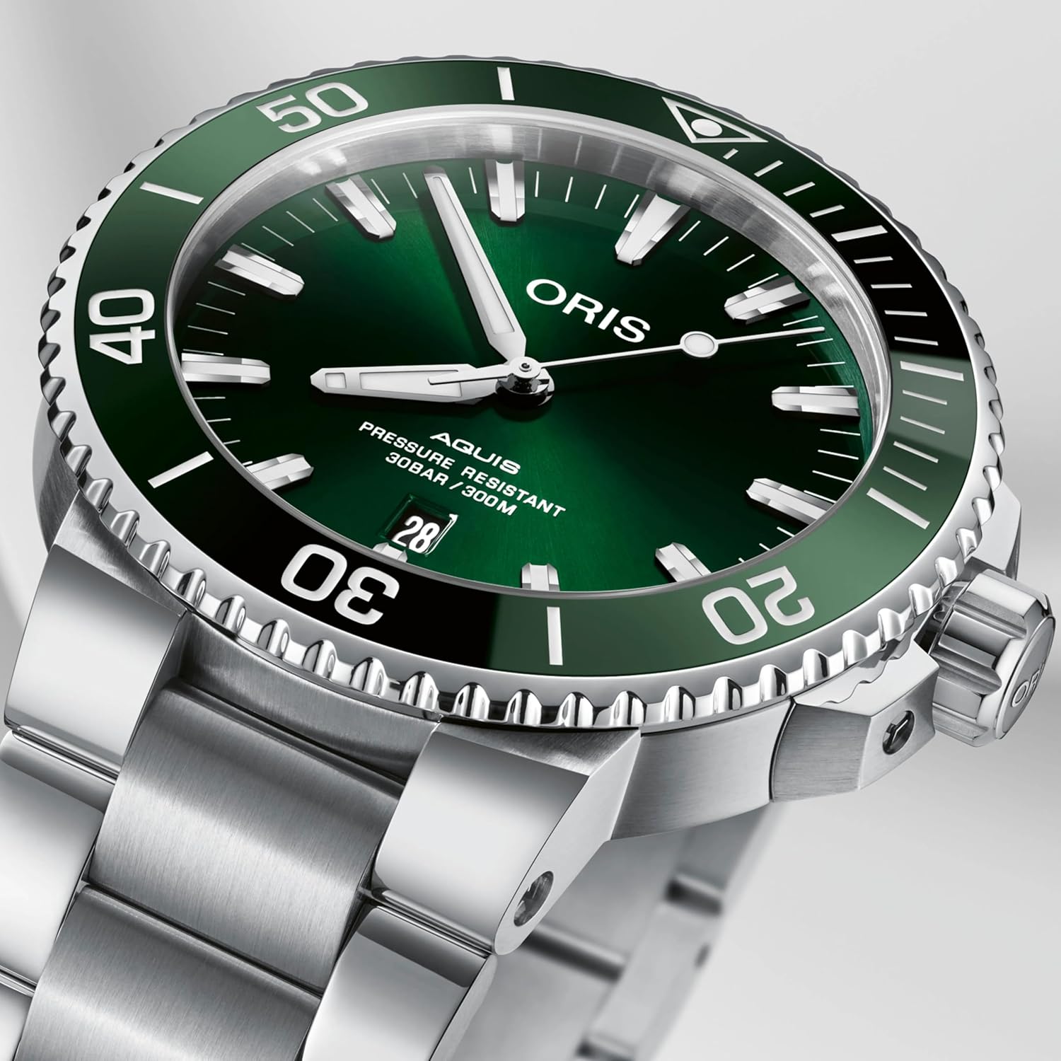 Oris Aquis Date Green Dial 43.5mm Steel Men's Watch - Reference: 01 733 7730 4157-07 8 24 05PEB