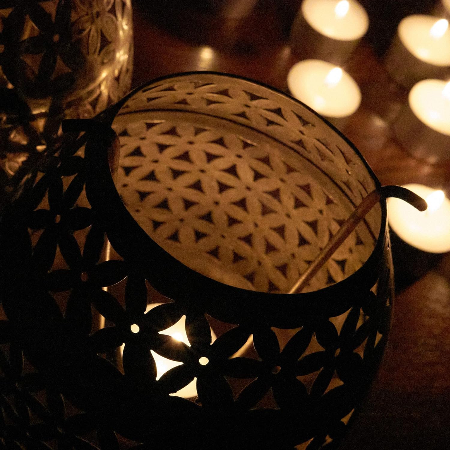 8 Hour Tea Lights Candle (50 Pack) Quality Long Lasting White Unscented Tea Lights 3.7 x 2.4cm