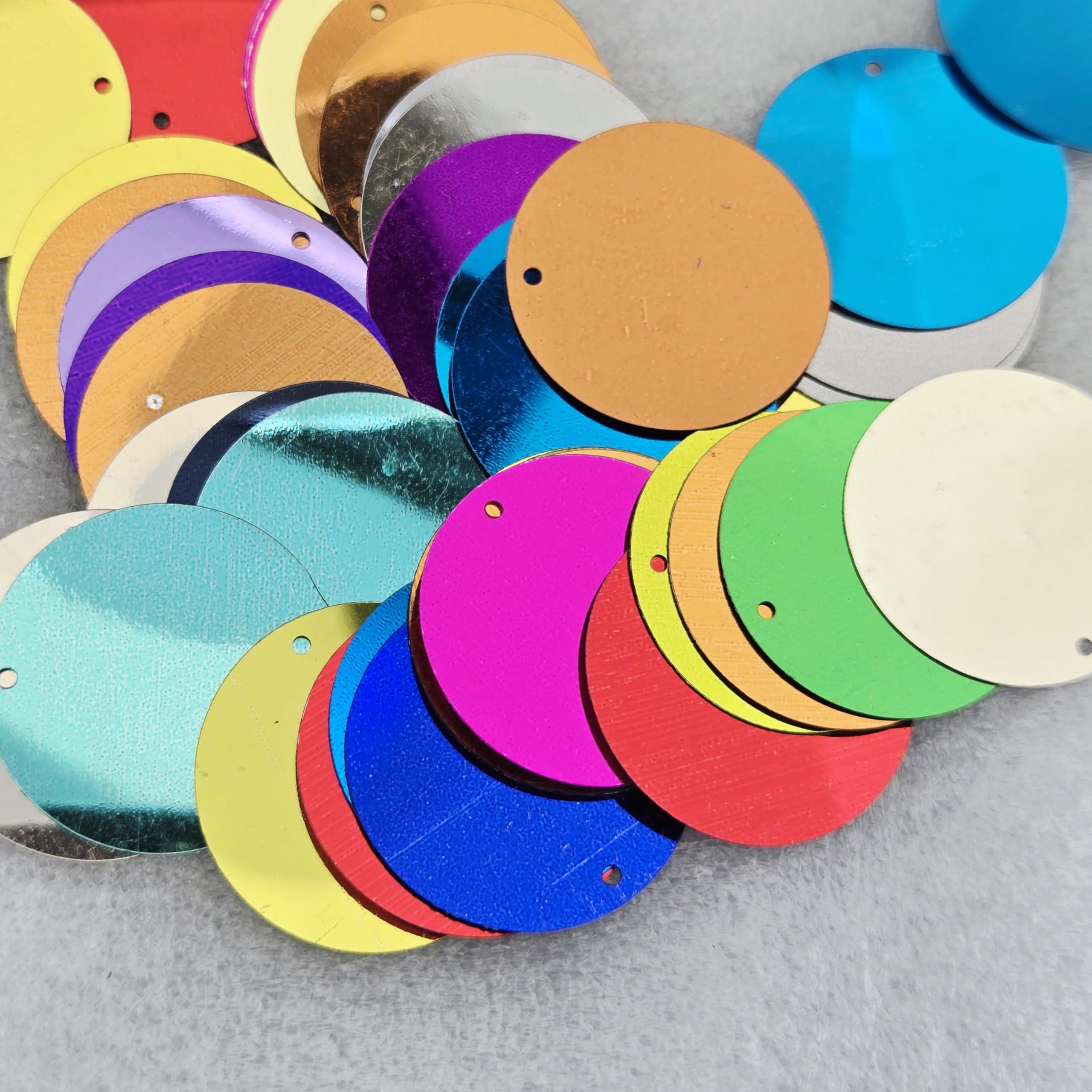 MajorCrafts 30mm 40g 150pcs Metallic Large Round PVC Sequins with 1x Hole (Mixed Colours)