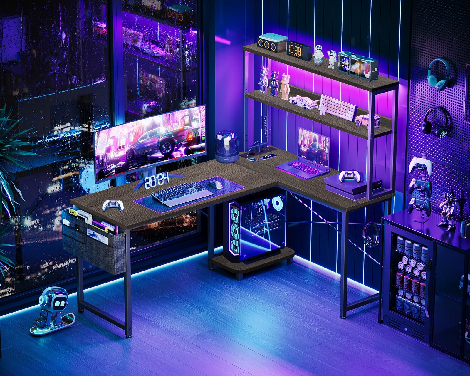 Coleshome Scrivania Gaming con LED e Prese, 135 × 100 cm Scrivania Gaming Angolare Reversibile con Scaffali Portaoggetti, Tavolo Angolare con Borsa Portaoggetti per Giocatori, Grigio Rovere