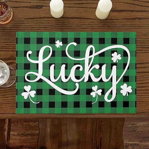 Miniatura 10 de Juego de 4 manteles individuales decorativos de Navidad con diseño de gnomos, diseño a cuadros rojos y negros, resistentes a las manchas, manteles