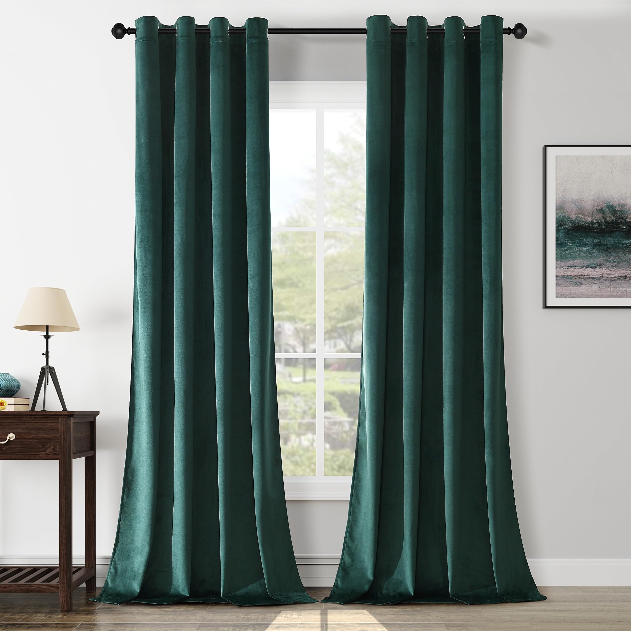 Cortinas opacas de terciopelo contra el frío y la luz en ventanas de dormitorio