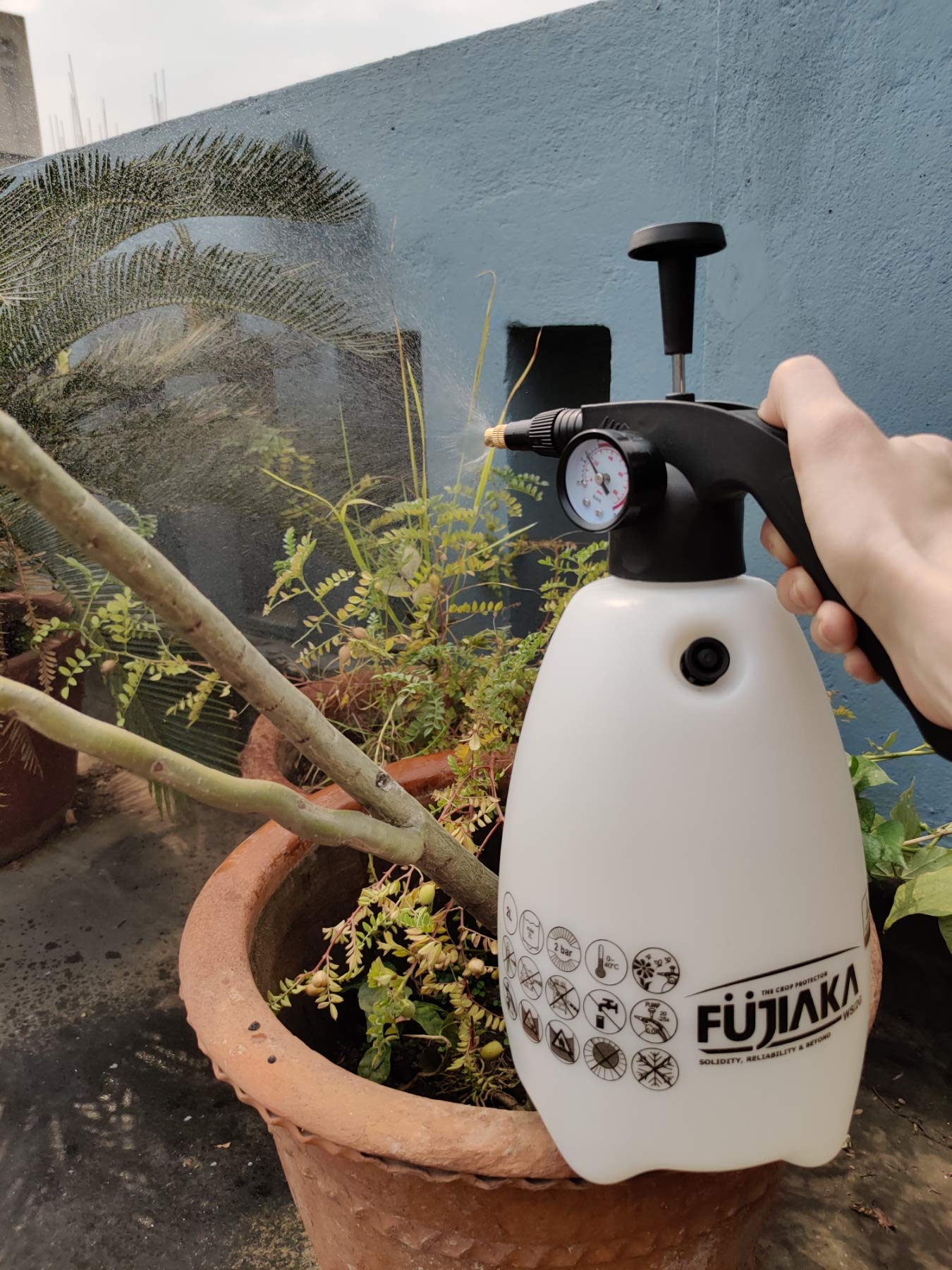 FUJIAKA WS/2G, Handheld Garden Sprayer Manual Pressure Pump for Plant Spraying and Household Cleaning or Sanitising, 2 litres, GS Certified, White (Pack of 1) - Image 7 thumbnail