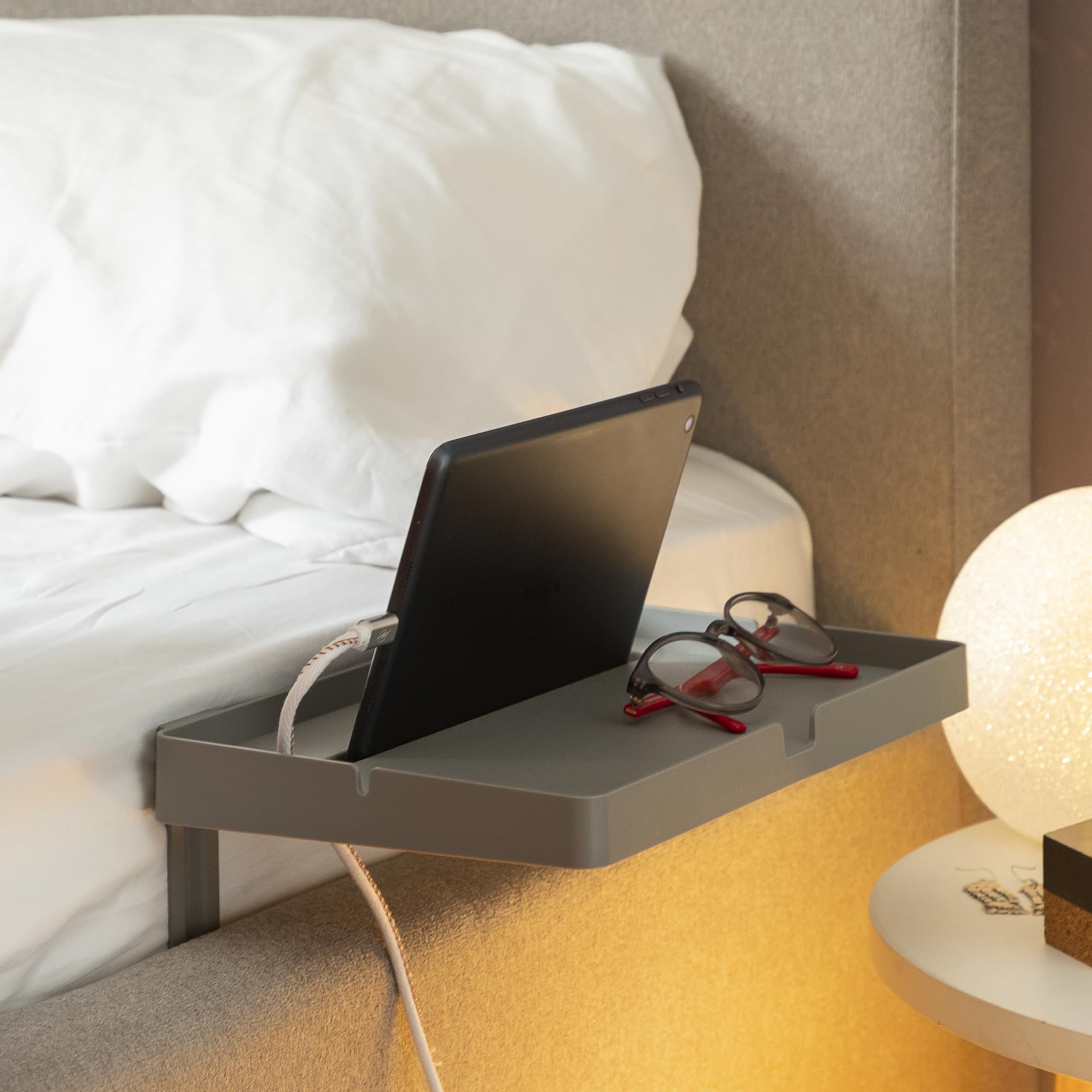 InnovaGoods® Scaffale Universale Bedten per Letto, Multiuso con 3 Ripiani, Regolabile, Pieghevole, Ideale per Libri, riviste, Piante, Giocattoli, Colore Grigio.