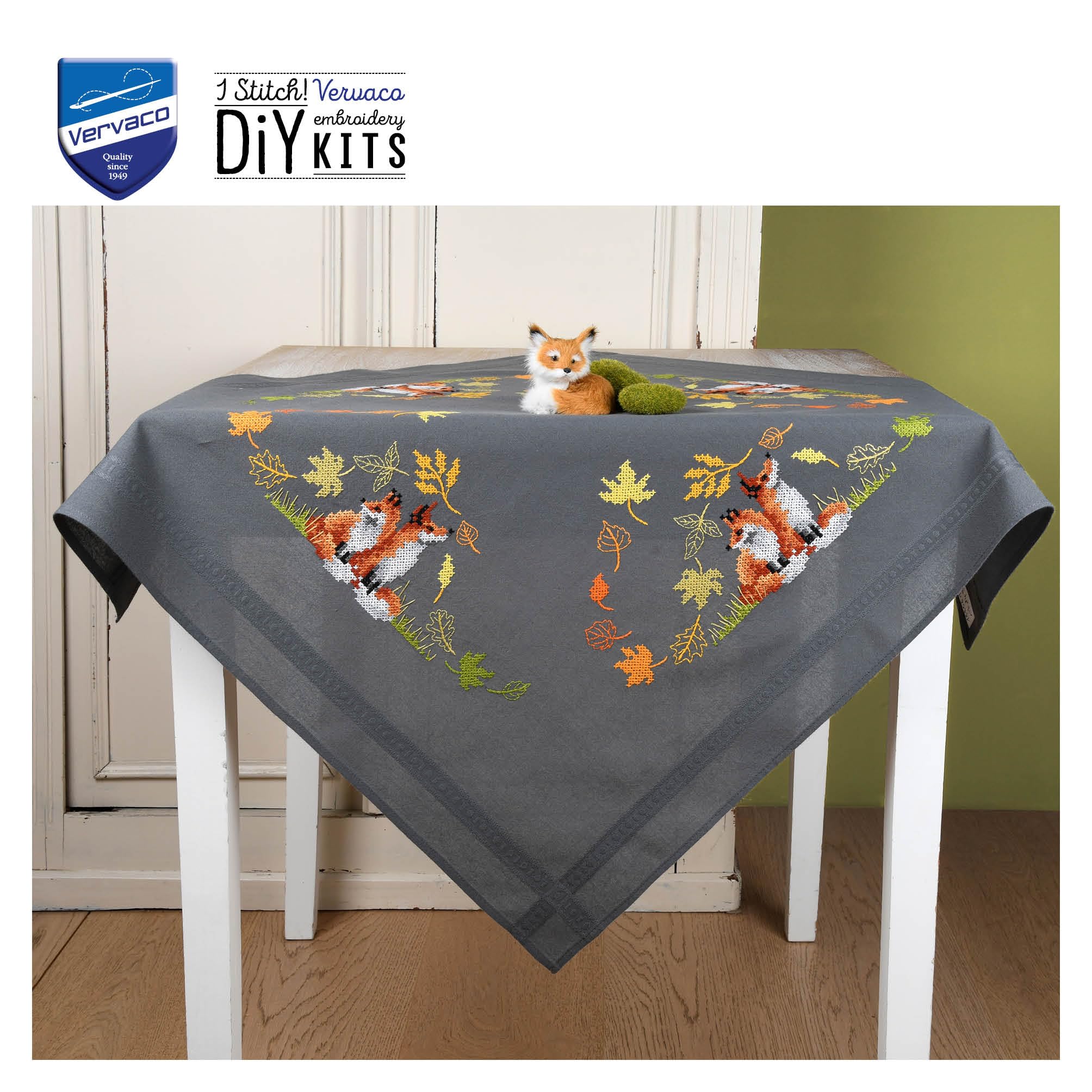 Vervaco Kreuzstich Stickpackungen Tischdecke Füchse im Herbst Stickdecken Vorgezeichnet Basteln Erwachsene Kreativ Set Vorgedruckte Decke Sticken 80 x 80 cm Stickset DIY Sticken Set