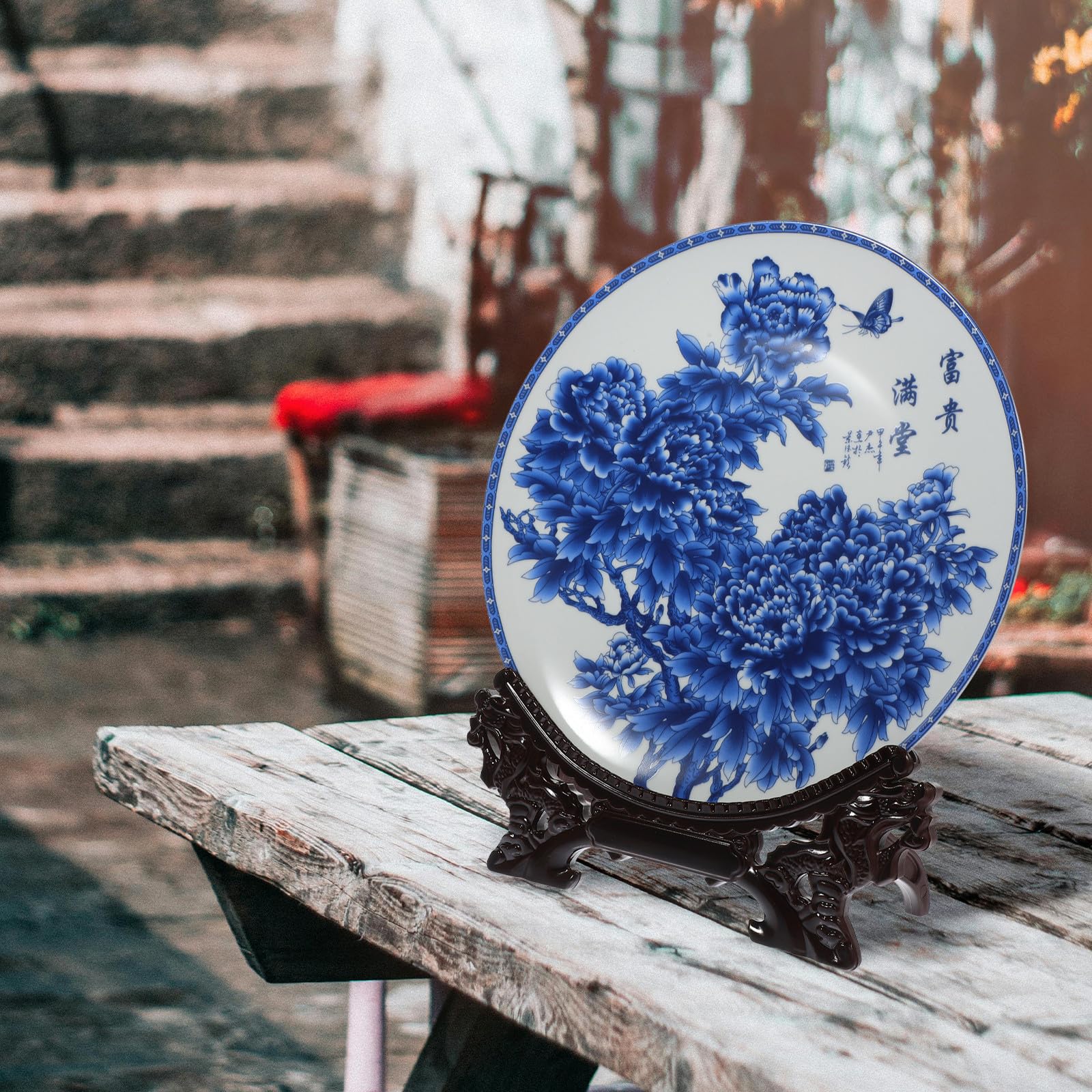 Plato Decorativo y Superficie Lisa de Cerámica Azul y Blanco con Soporte de Madera, Diseño Adecuado para Obsequio y Fotografía