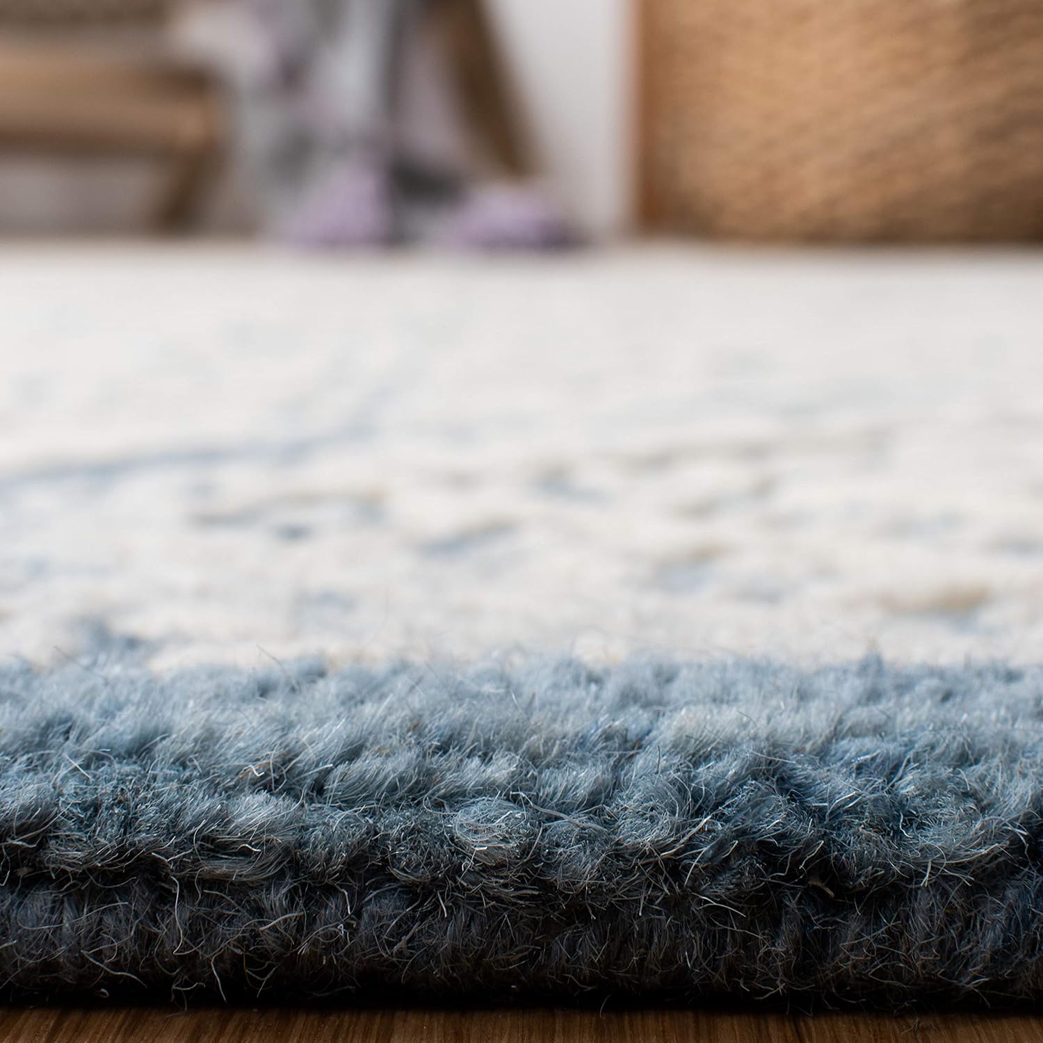 Handmade Blue and Ivory Wool Tufted Reversible 4' x 6' Area Rug