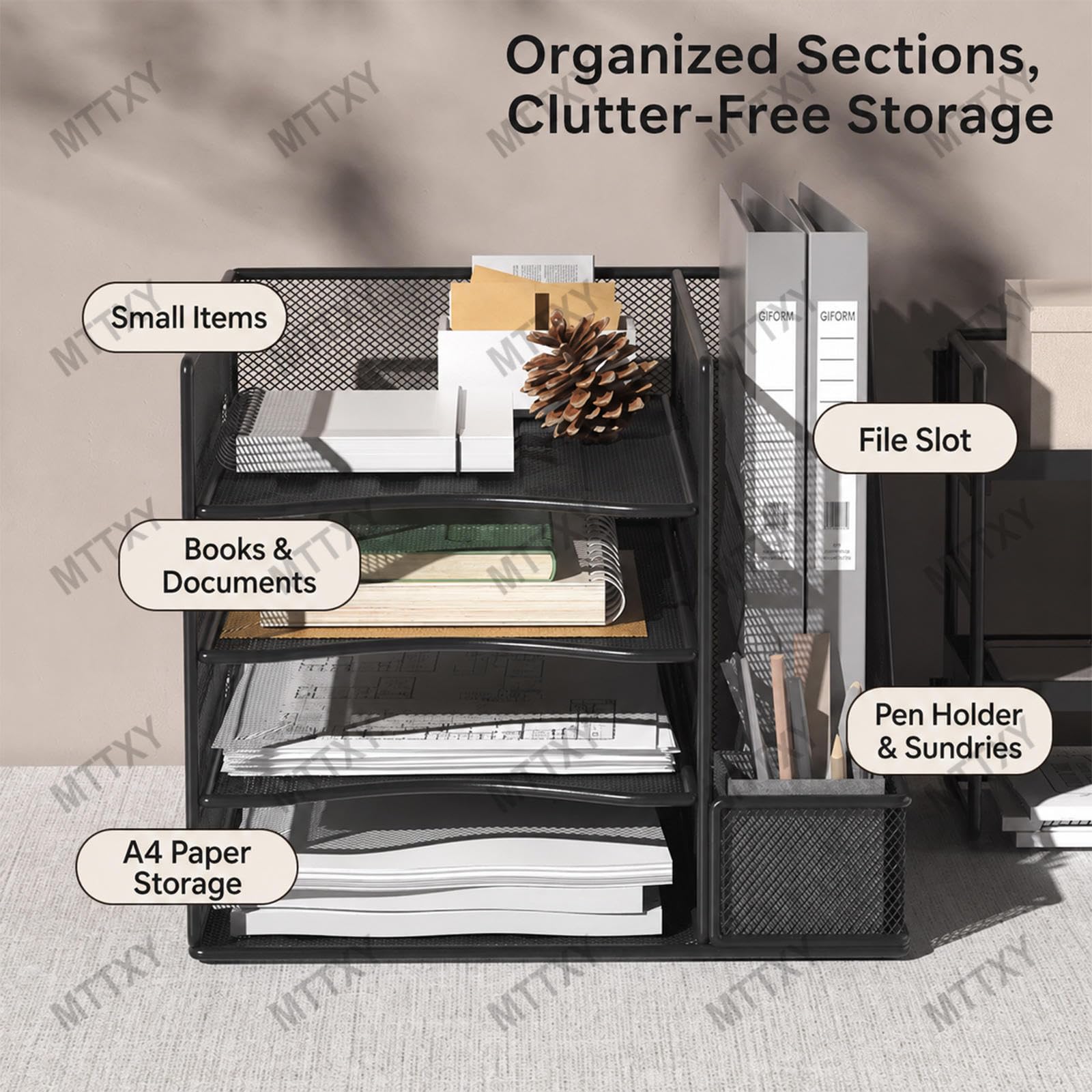 Organizzatore da Scrivania in Rete, Portadocumenti a 4 Ripiani con Penne | Libera la scrivania con vaschette portadocumenti impilabili, uno slot verticale e un portapenne integrato.
