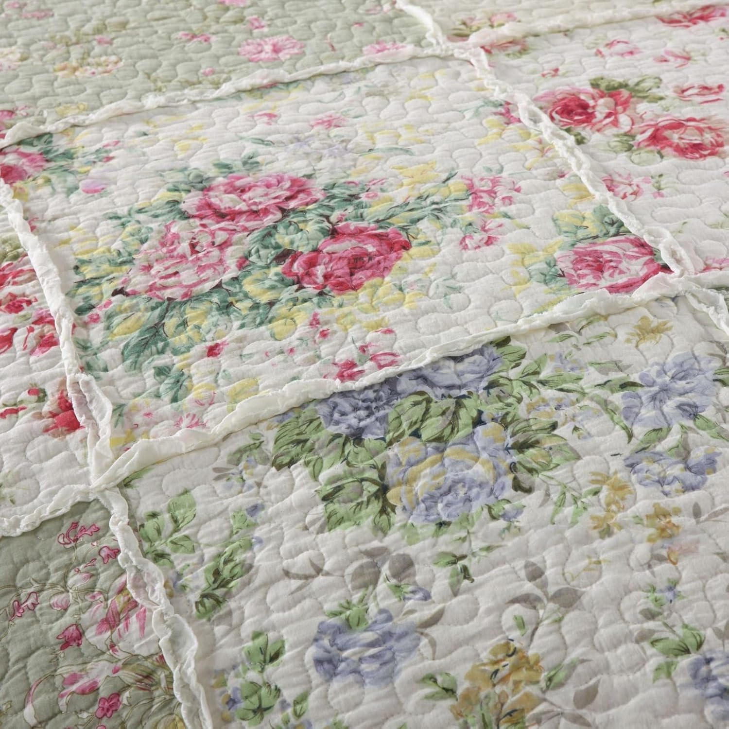 ABREEZE 3-Piece Rustic Rose Quilt Set Queen Size Quilted Bedspread Reversible Country Style Floral Real Patchwork Bedding Quilt Set with Ruffles with Pillowcases for All Seasons, 98 * 90 Inches