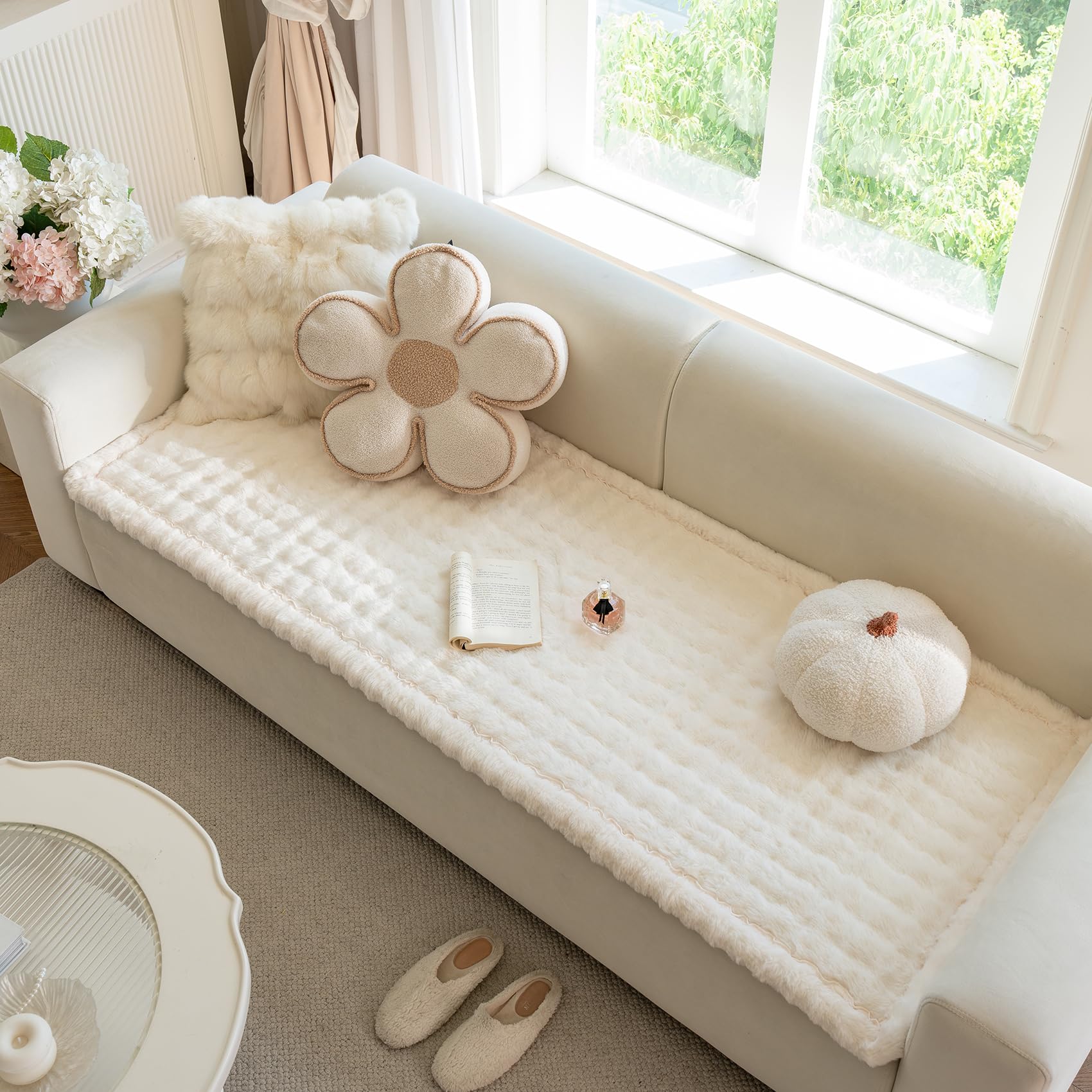 Sofa Überzug Waschbar, Kunstkaninchenfell Sofabezug – Universal Couch Überzug 2/3/4 Sitzer, Anti-Rutsch, wasserdichte Zwischenschicht, Sofaüberwurf Möbelschoner (Weiß, 70×150 cm)